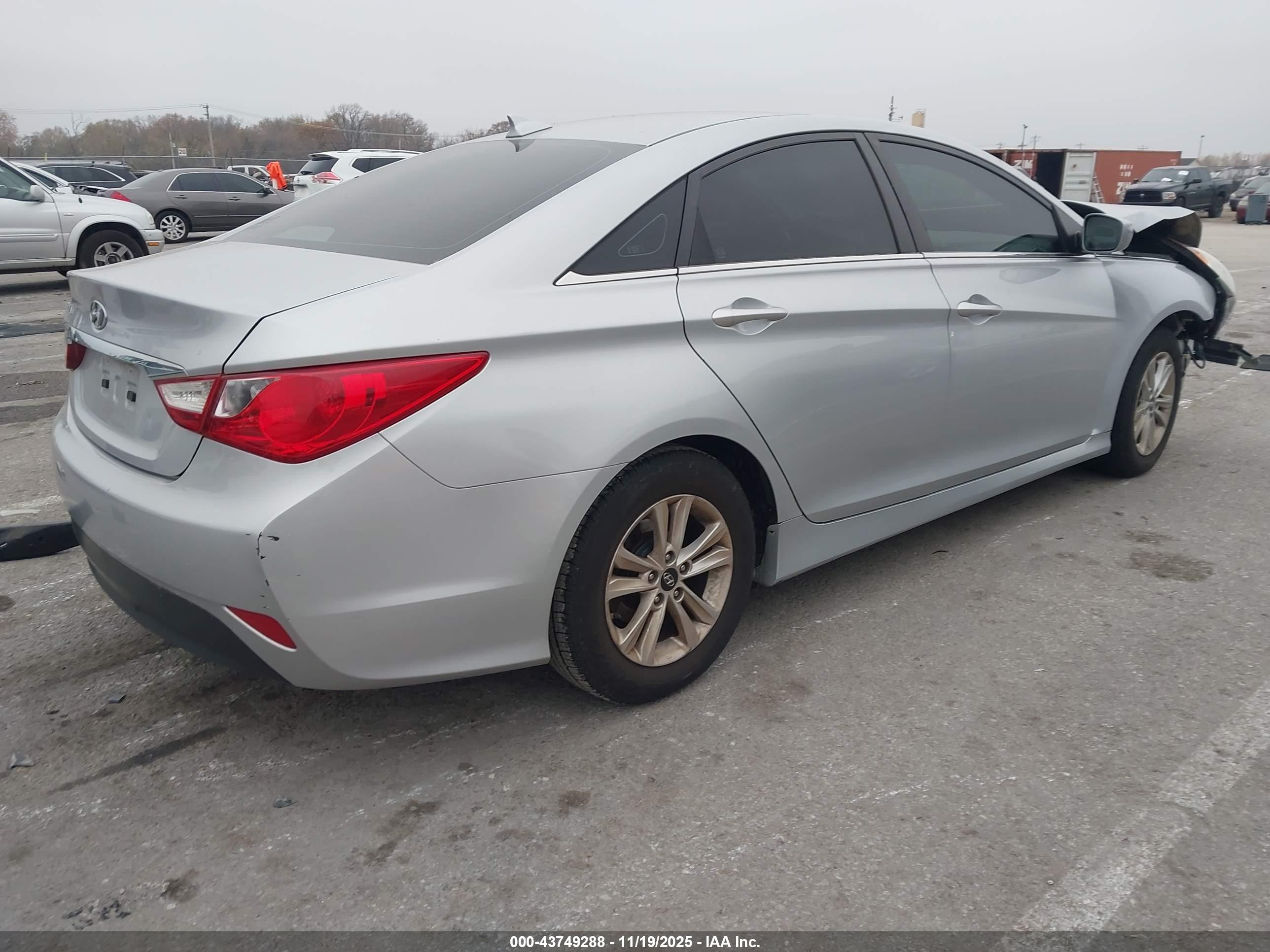 HYUNDAI SONATA image 4