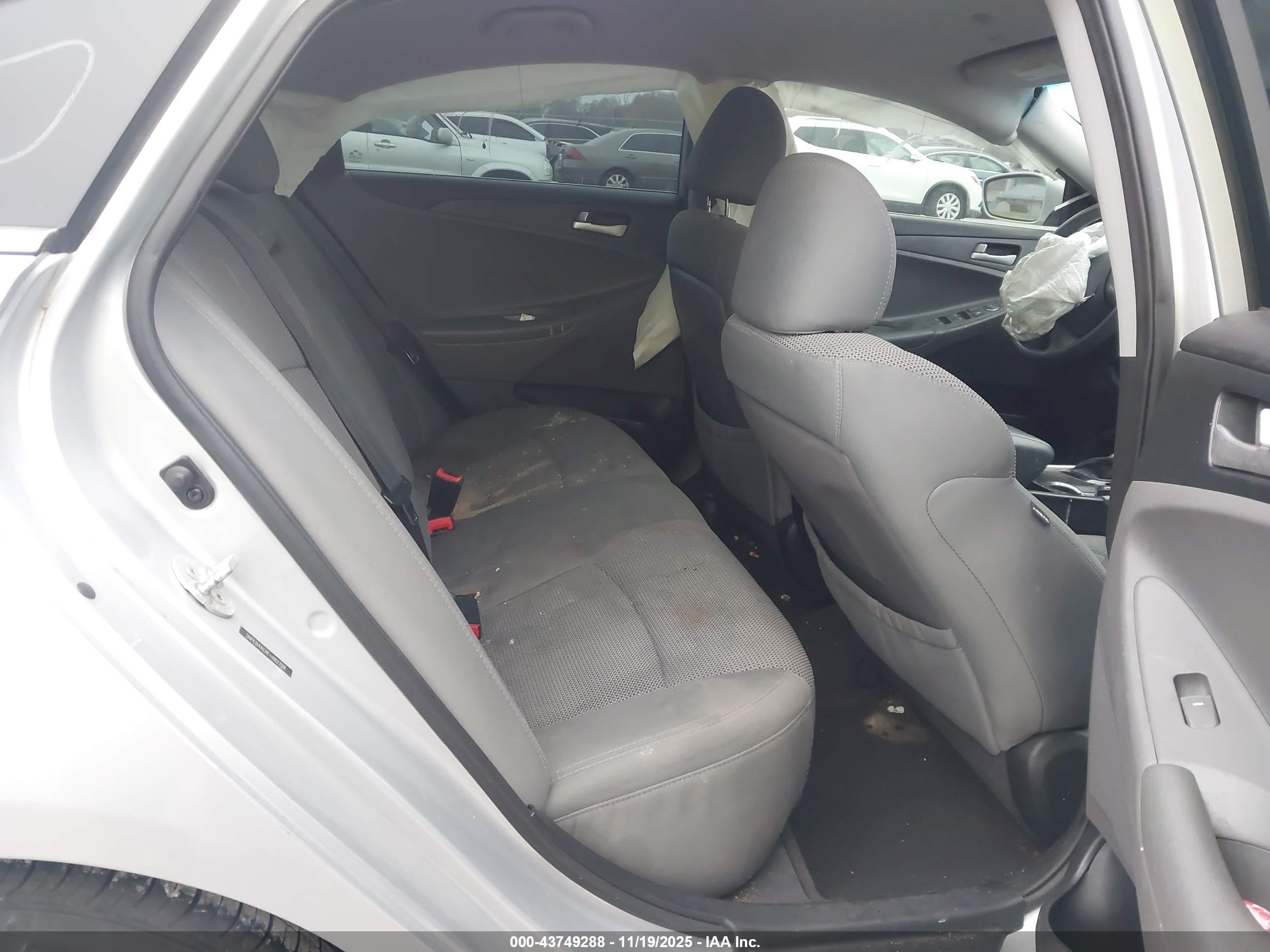 HYUNDAI SONATA image 8