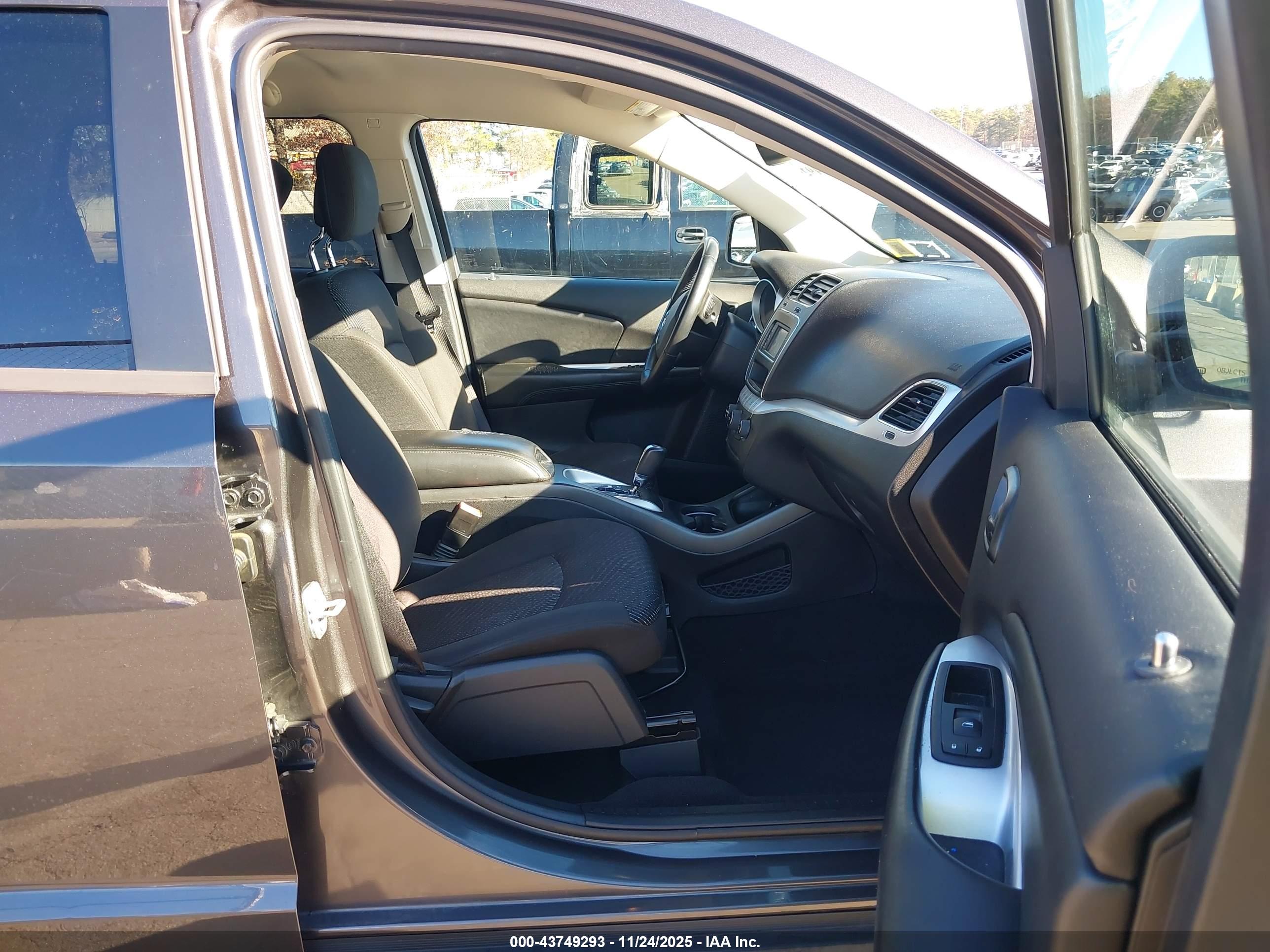 DODGE JOURNEY image 5