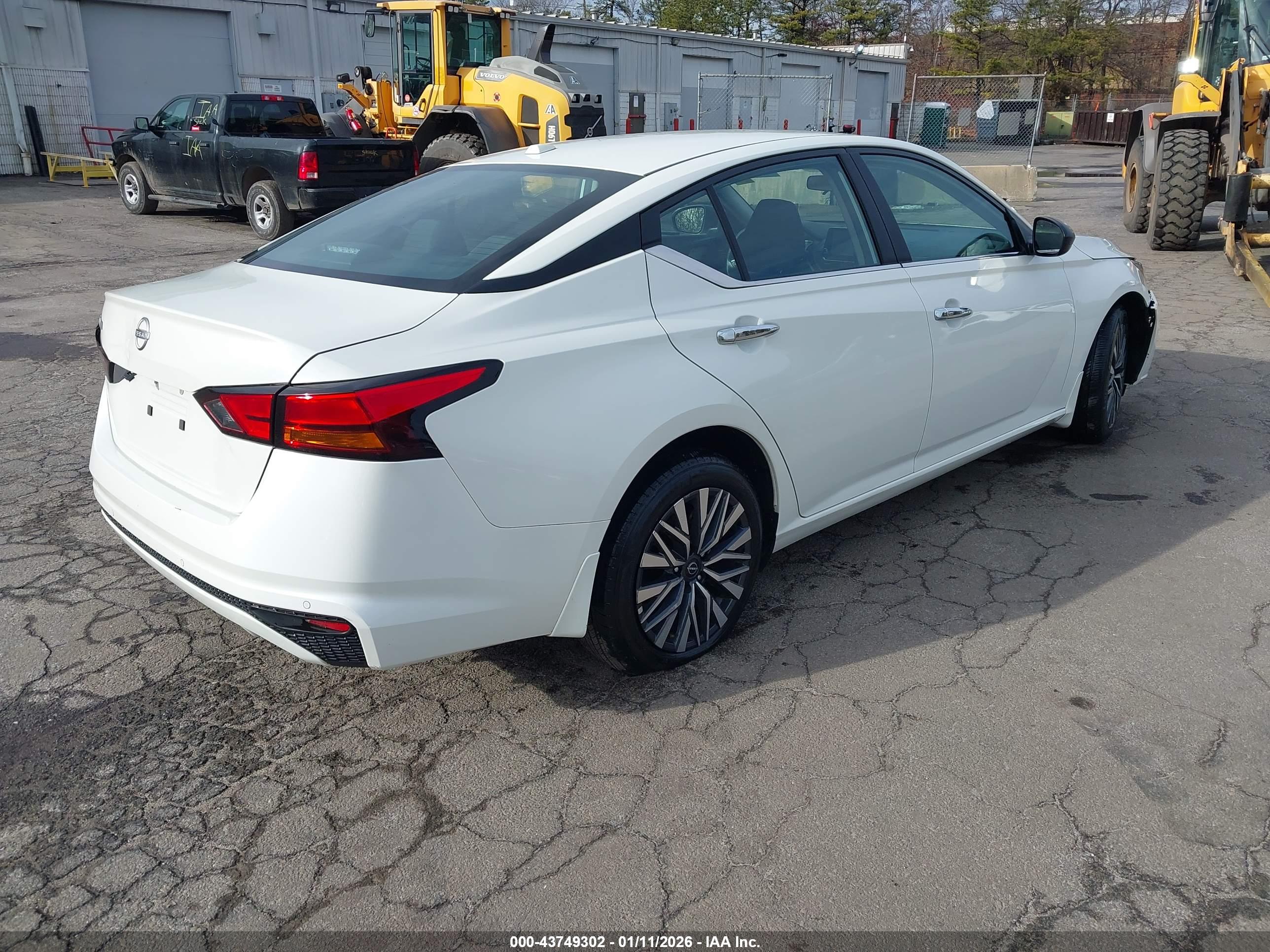 NISSAN ALTIMA image 4