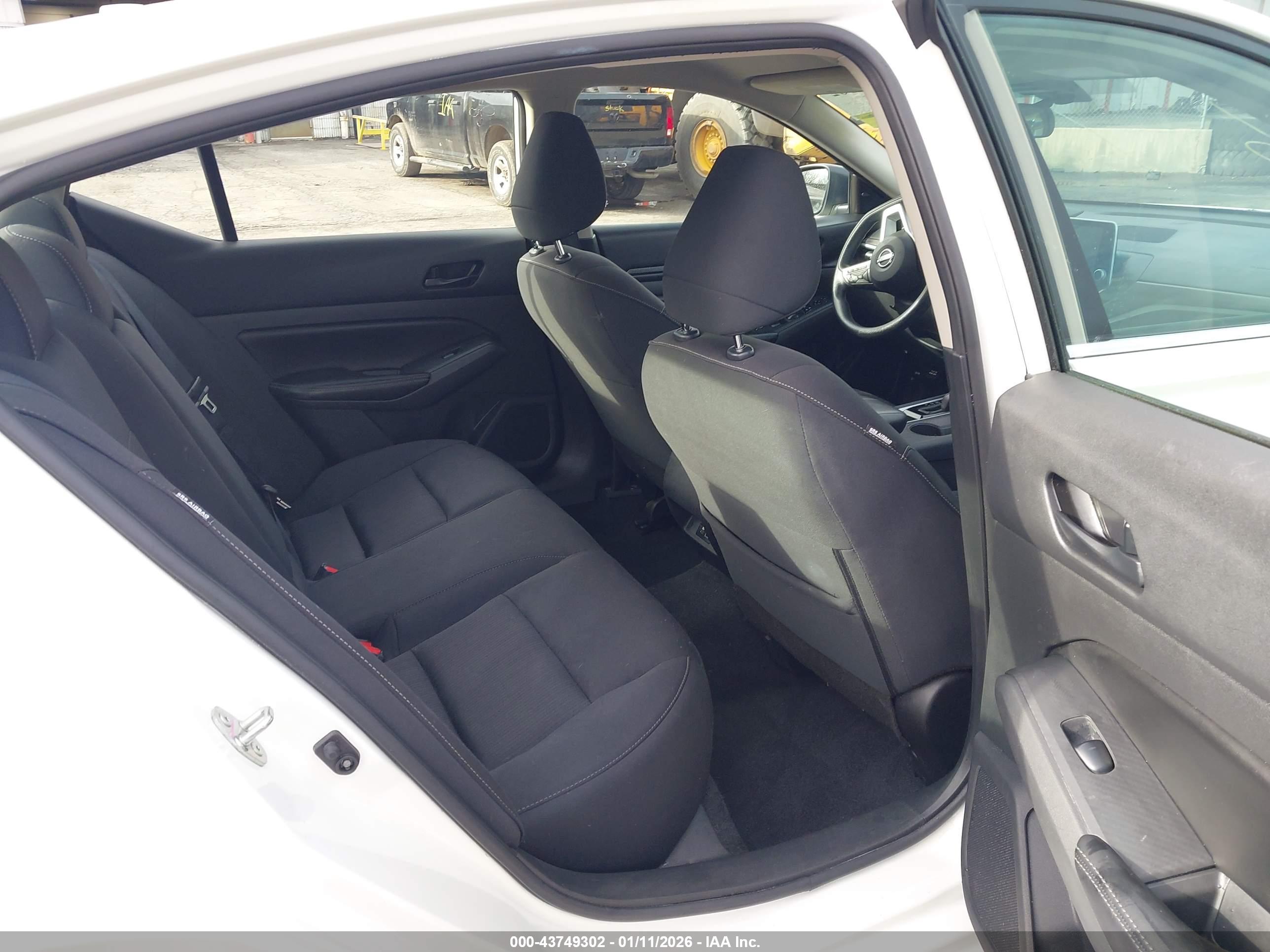 NISSAN ALTIMA image 8