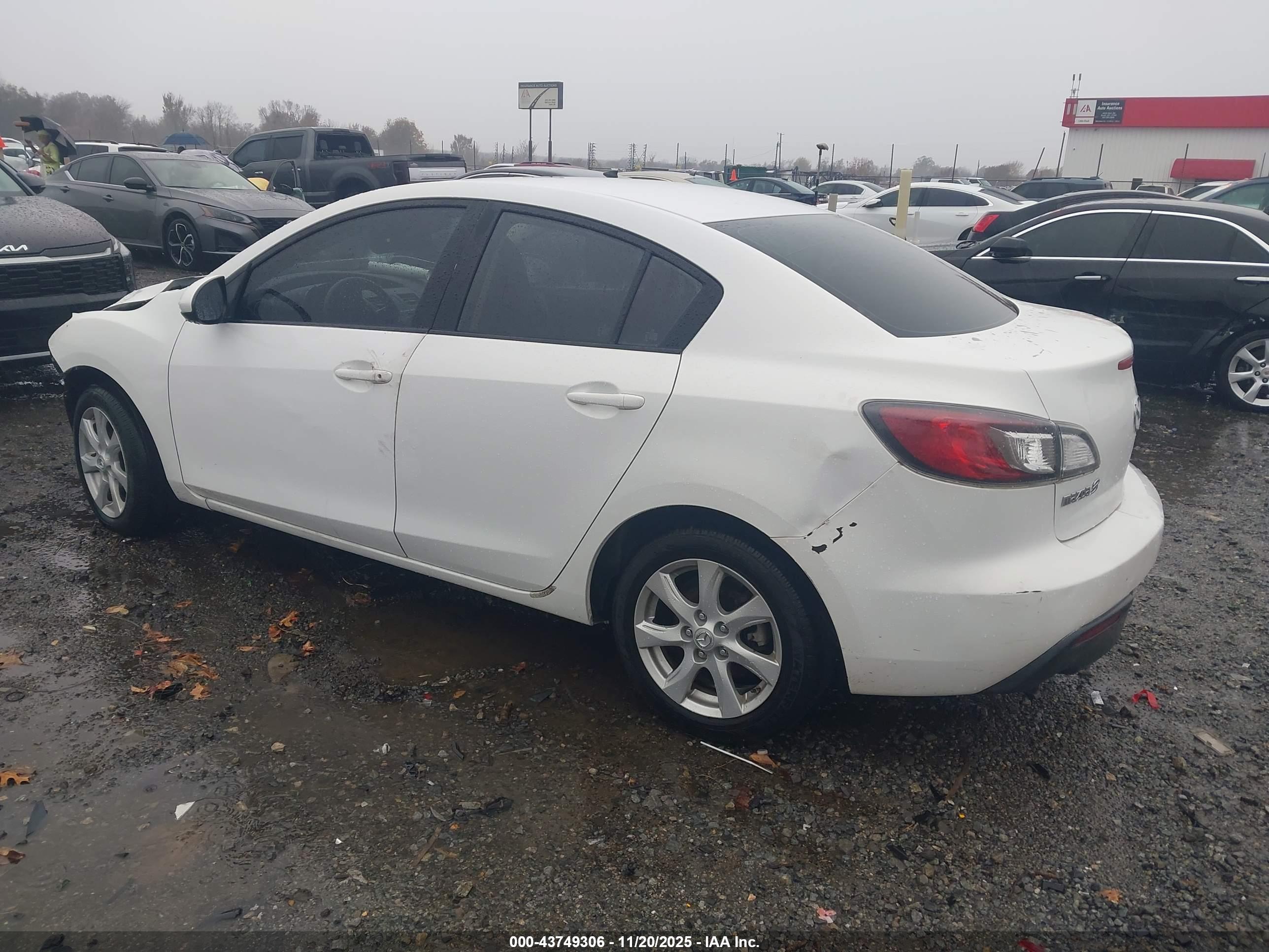 MAZDA MAZDA3 image 3