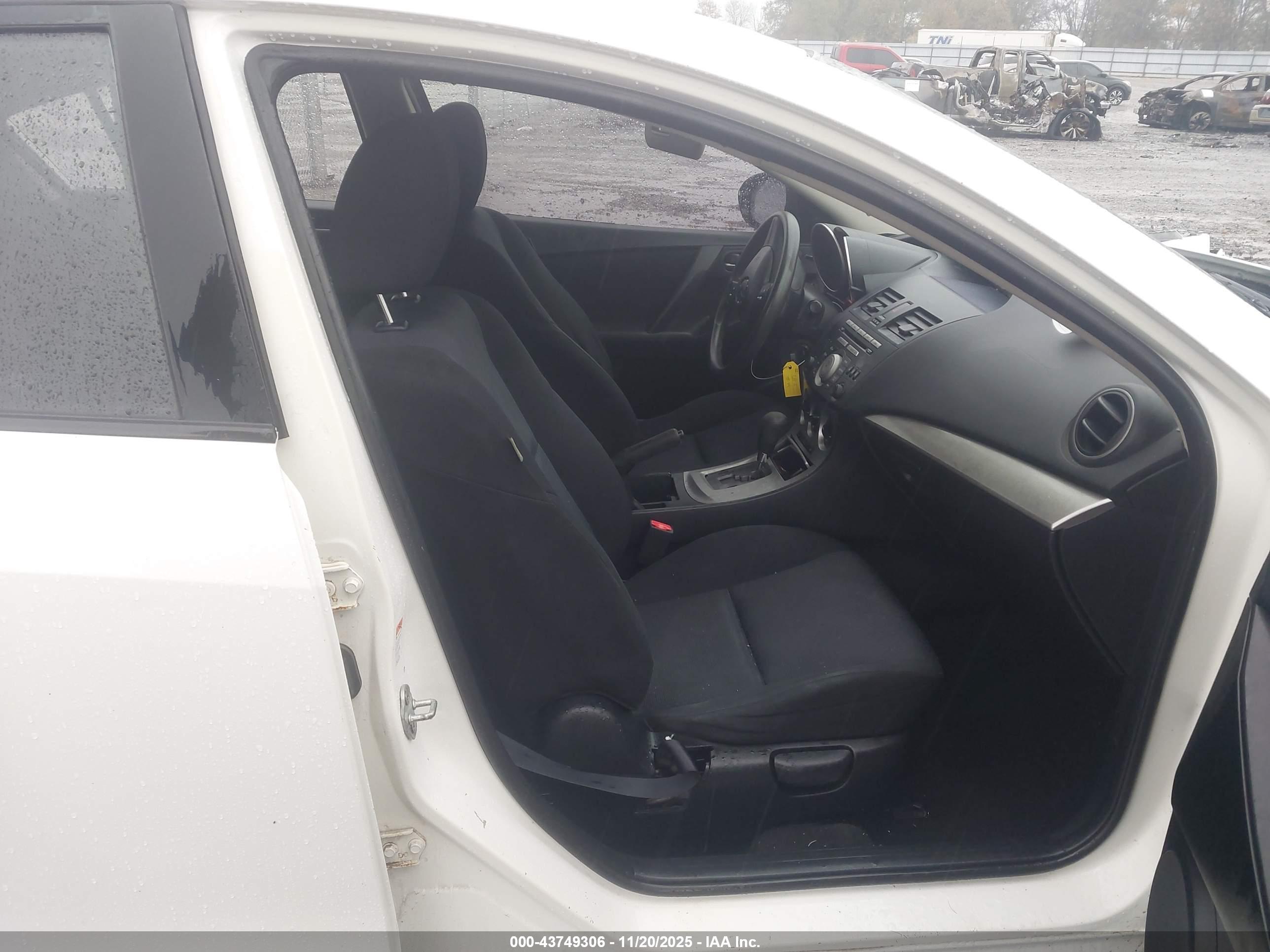 MAZDA MAZDA3 image 5