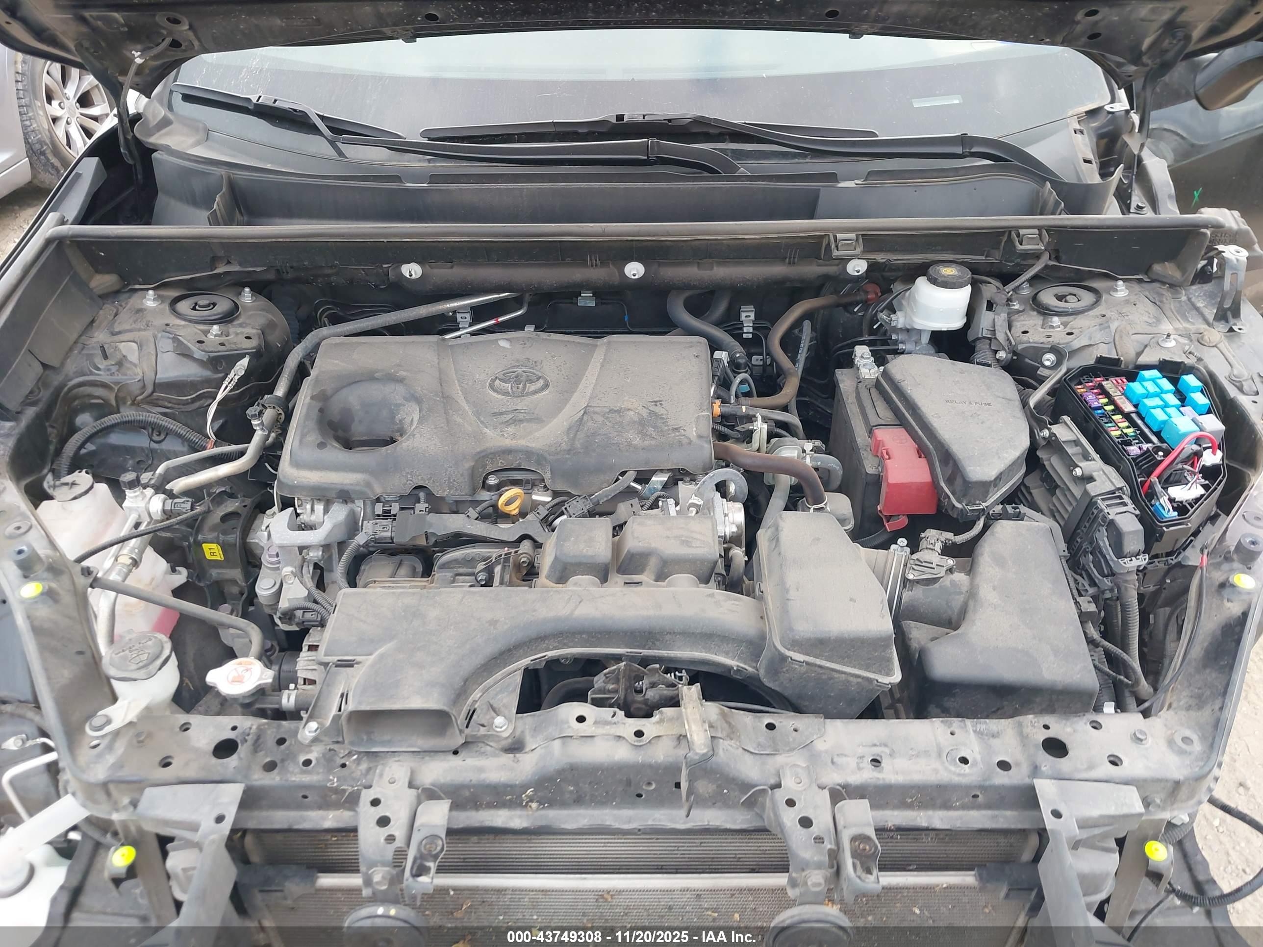 TOYOTA RAV4 image 10