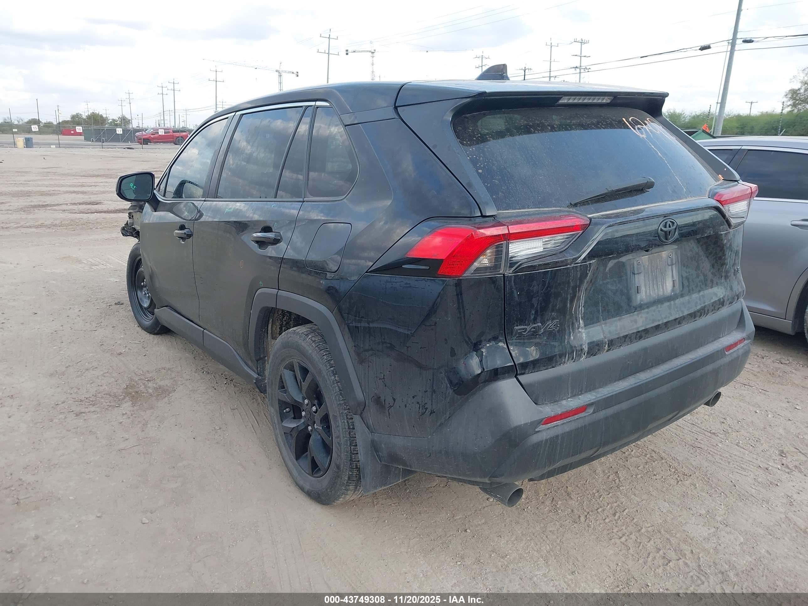 TOYOTA RAV4 image 3