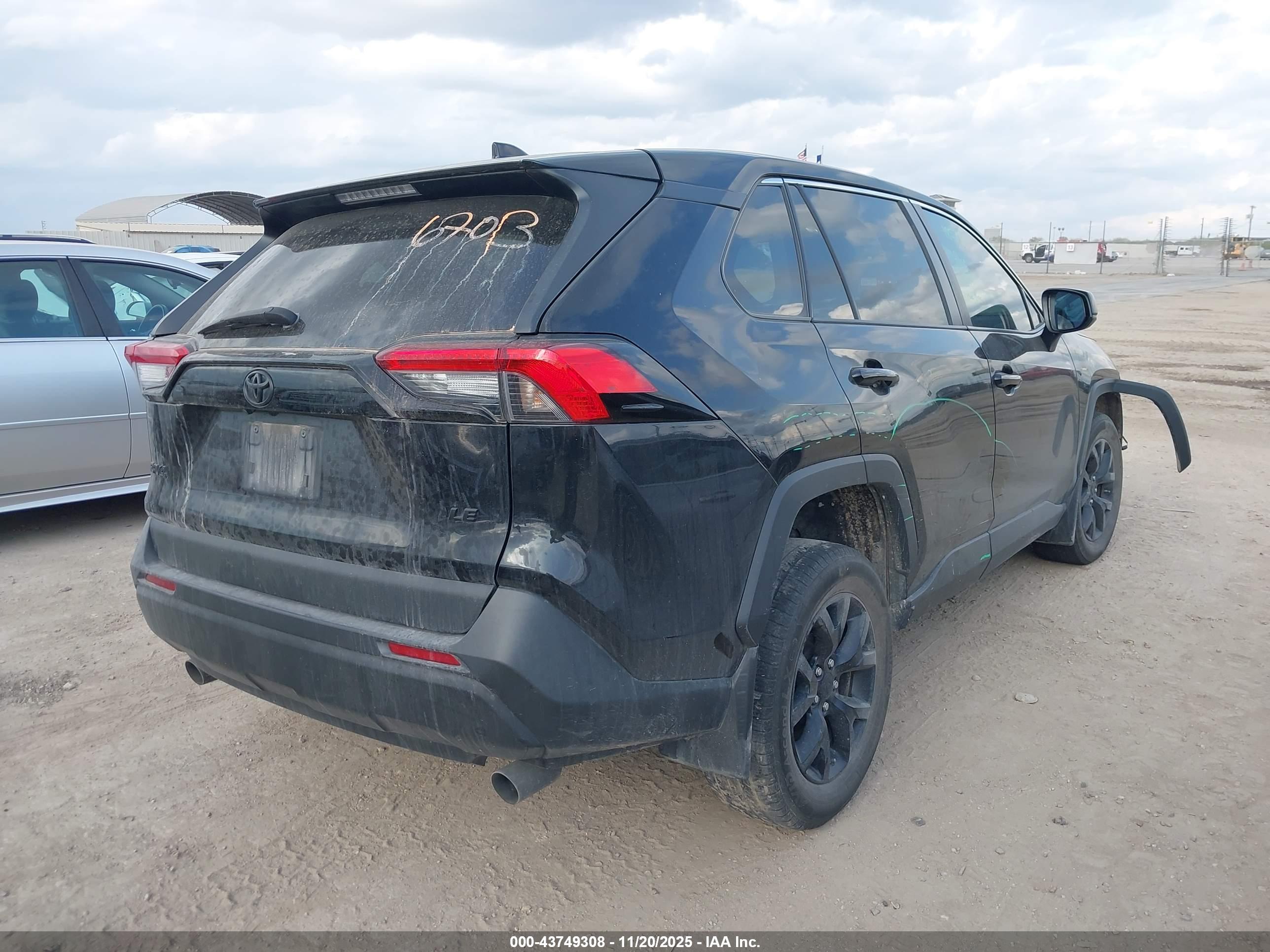 TOYOTA RAV4 image 4