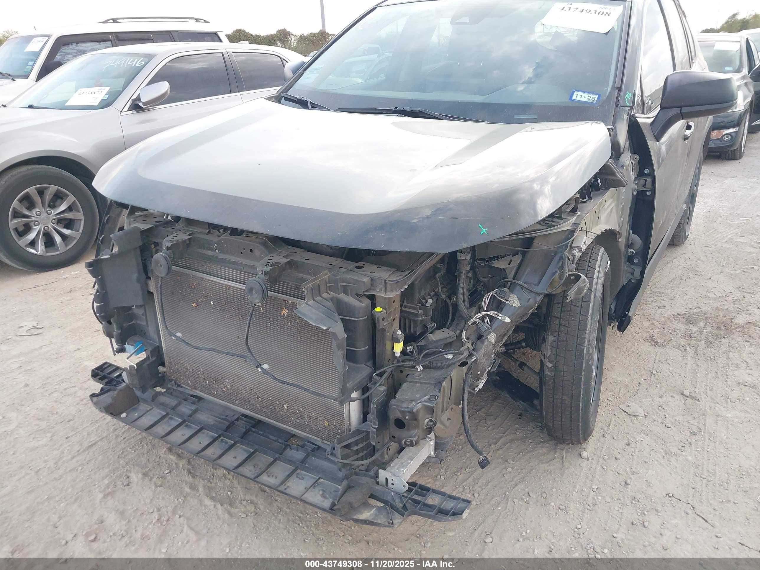 TOYOTA RAV4 image 6