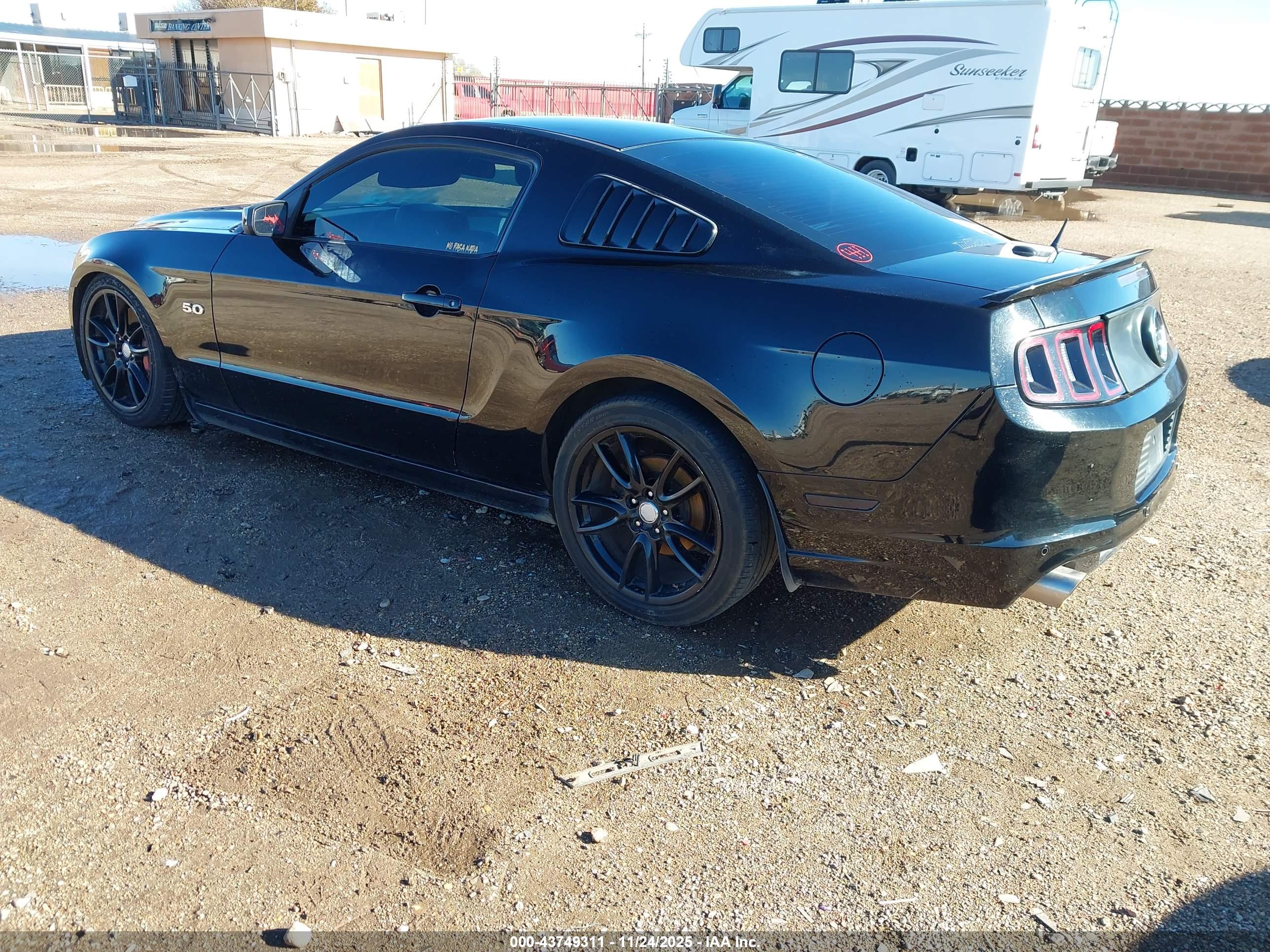 FORD MUSTANG image 3