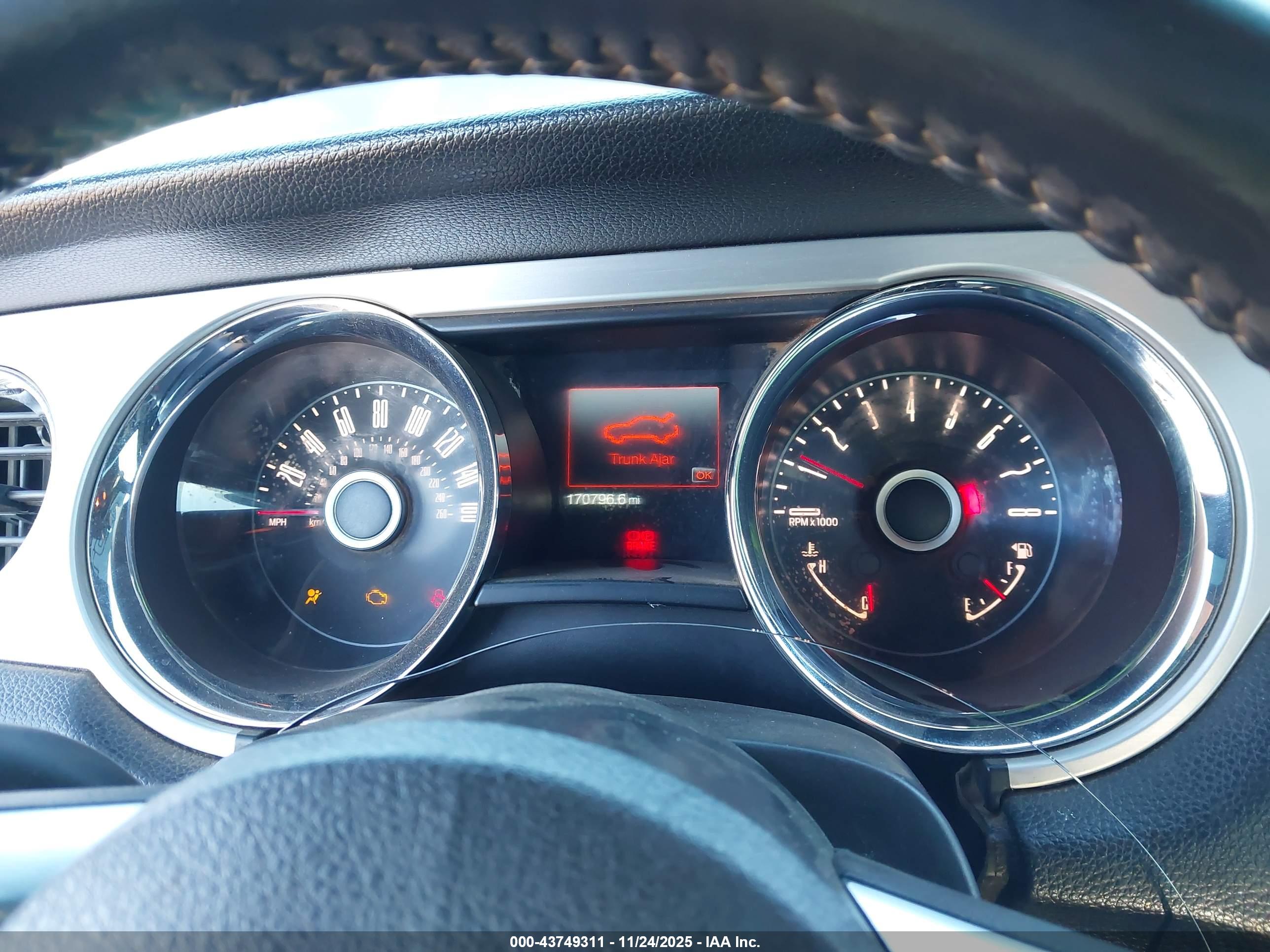 FORD MUSTANG image 7