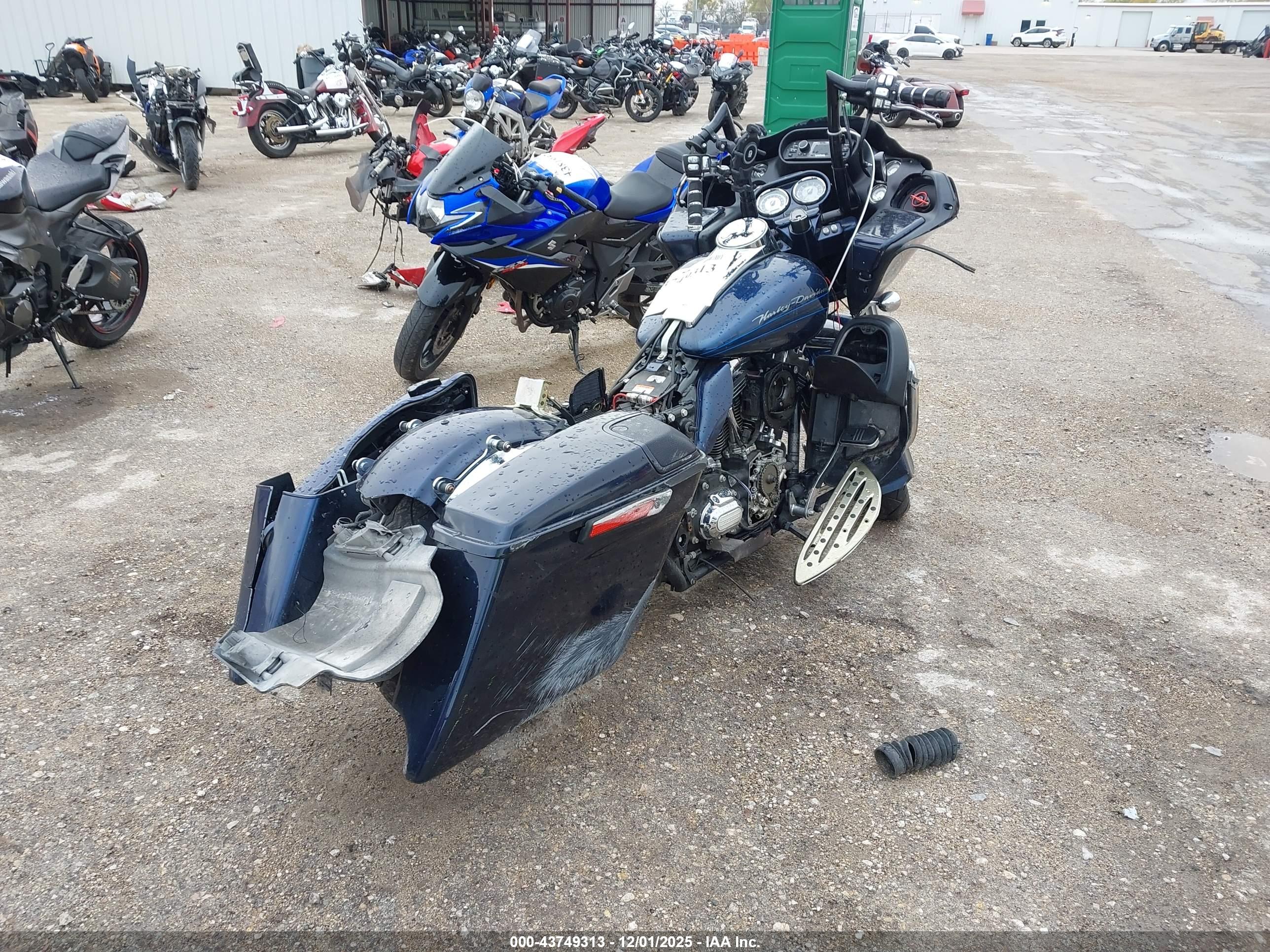 HARLEY-DAVIDSON FLTRX image 4