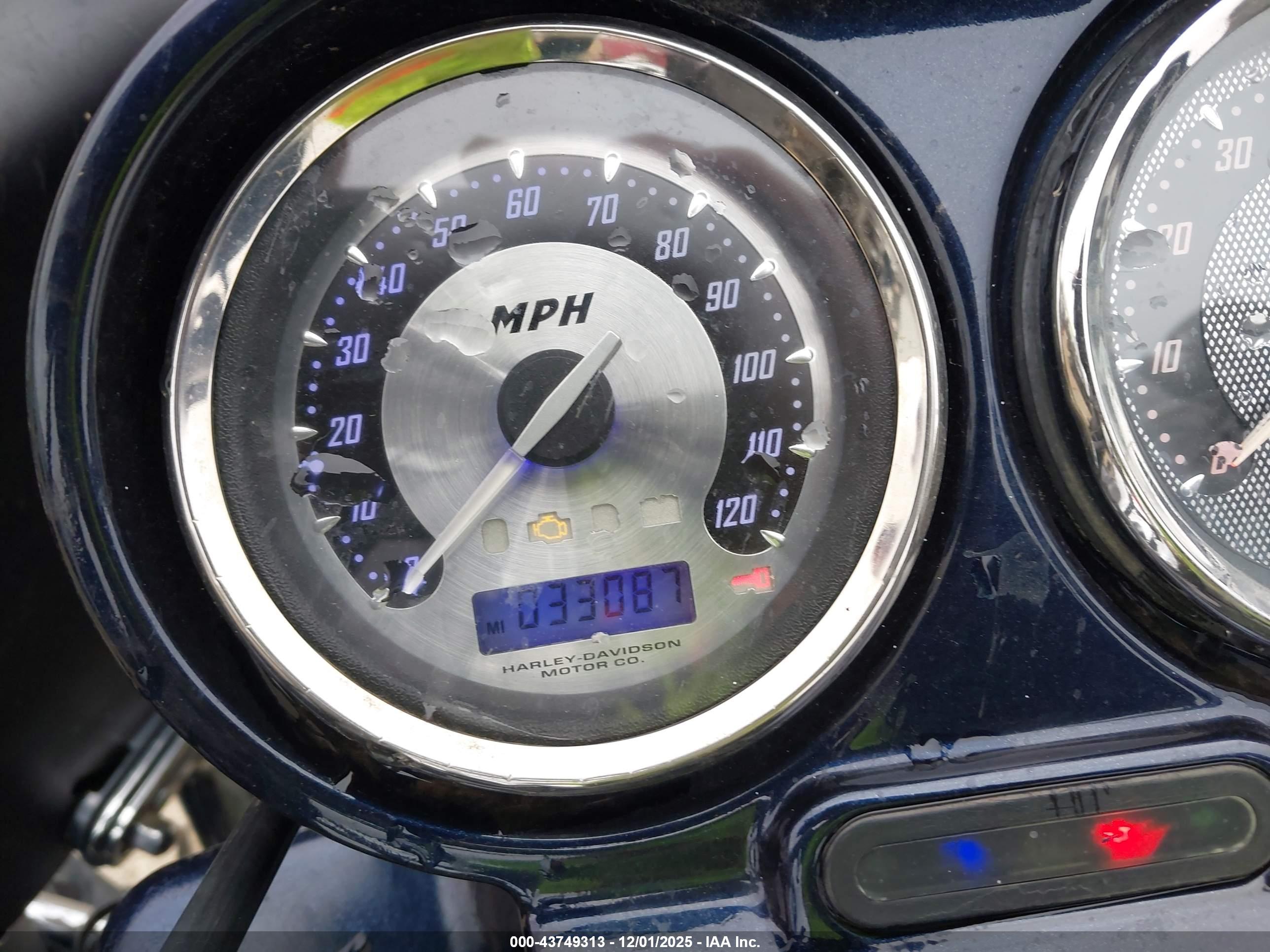 HARLEY-DAVIDSON FLTRX image 7