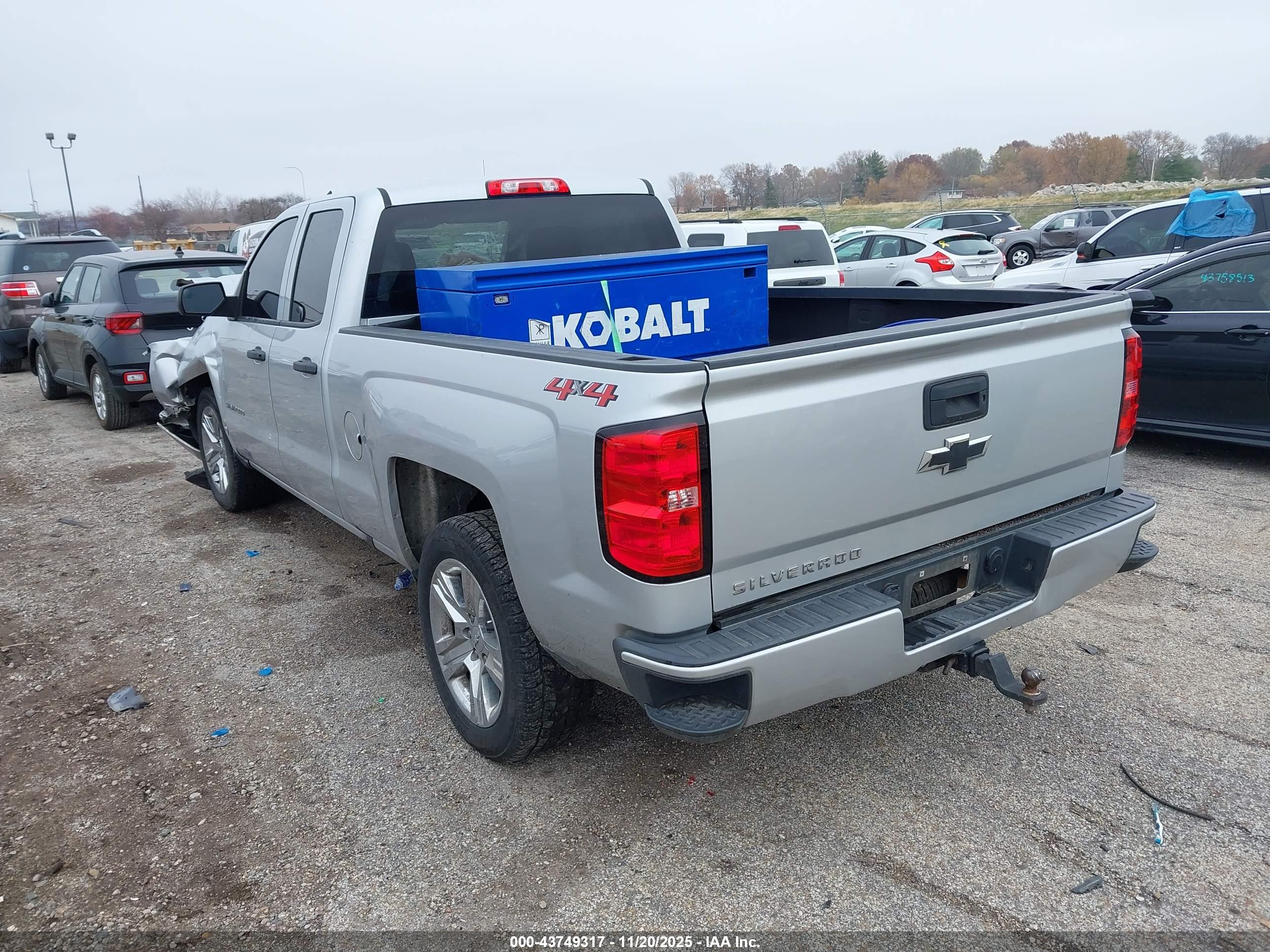 CHEVROLET SILVERADO image 3