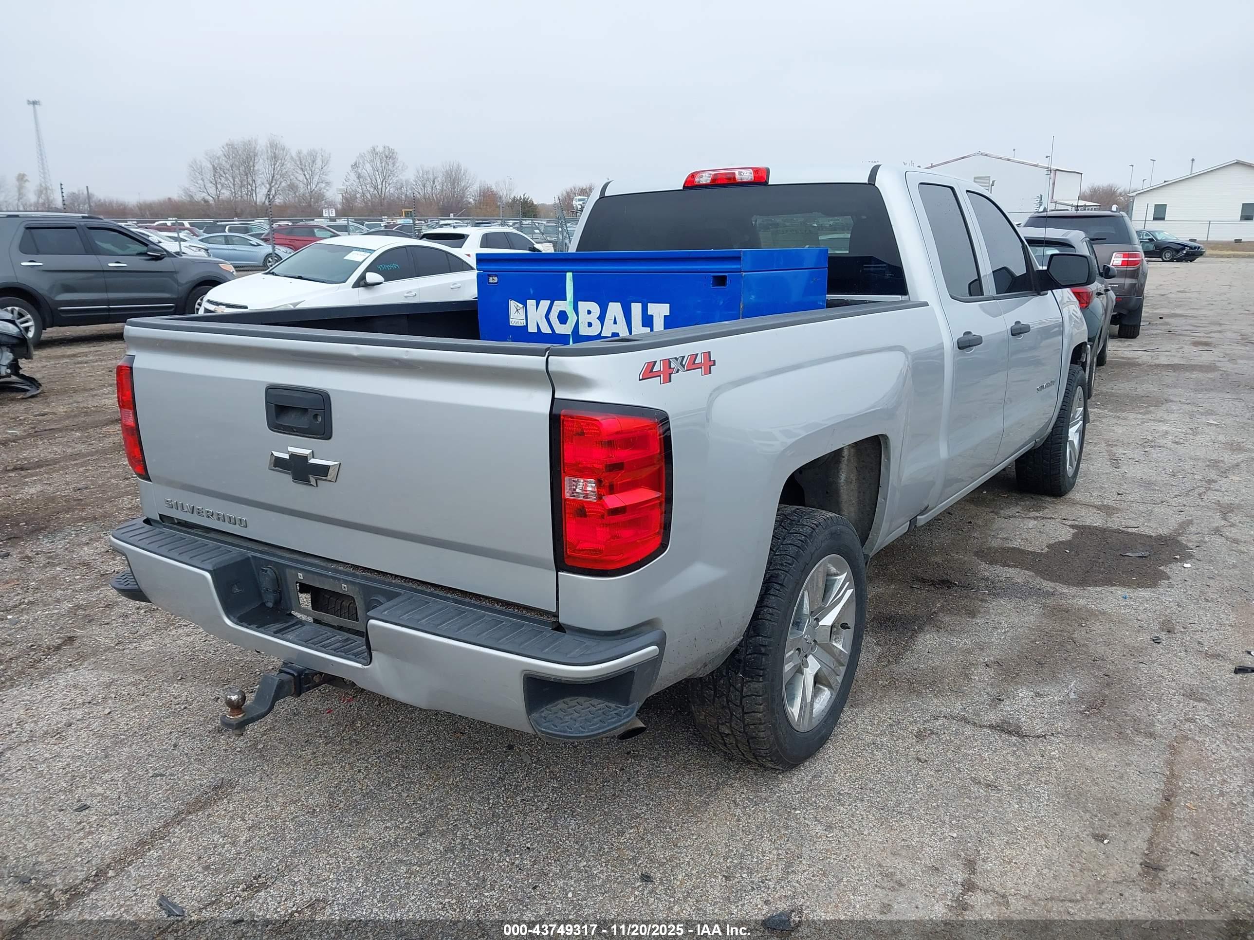 CHEVROLET SILVERADO image 4