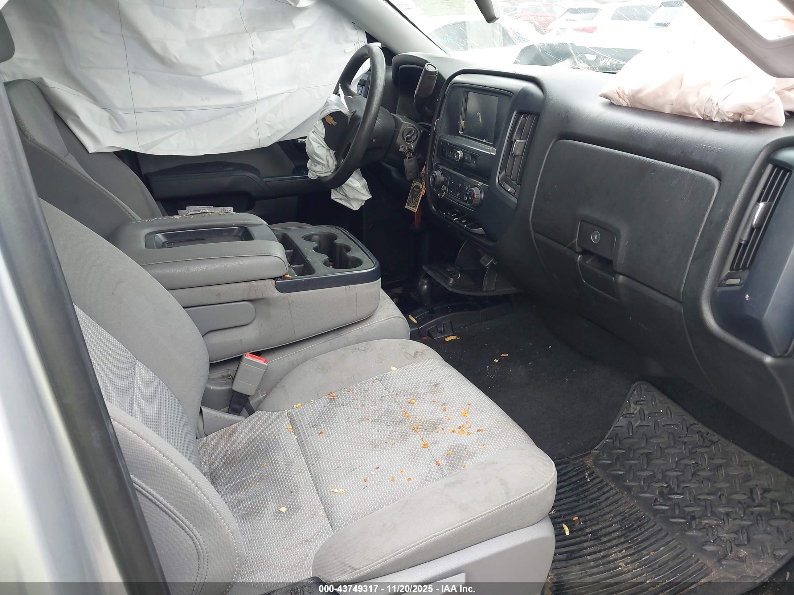 CHEVROLET SILVERADO image 5