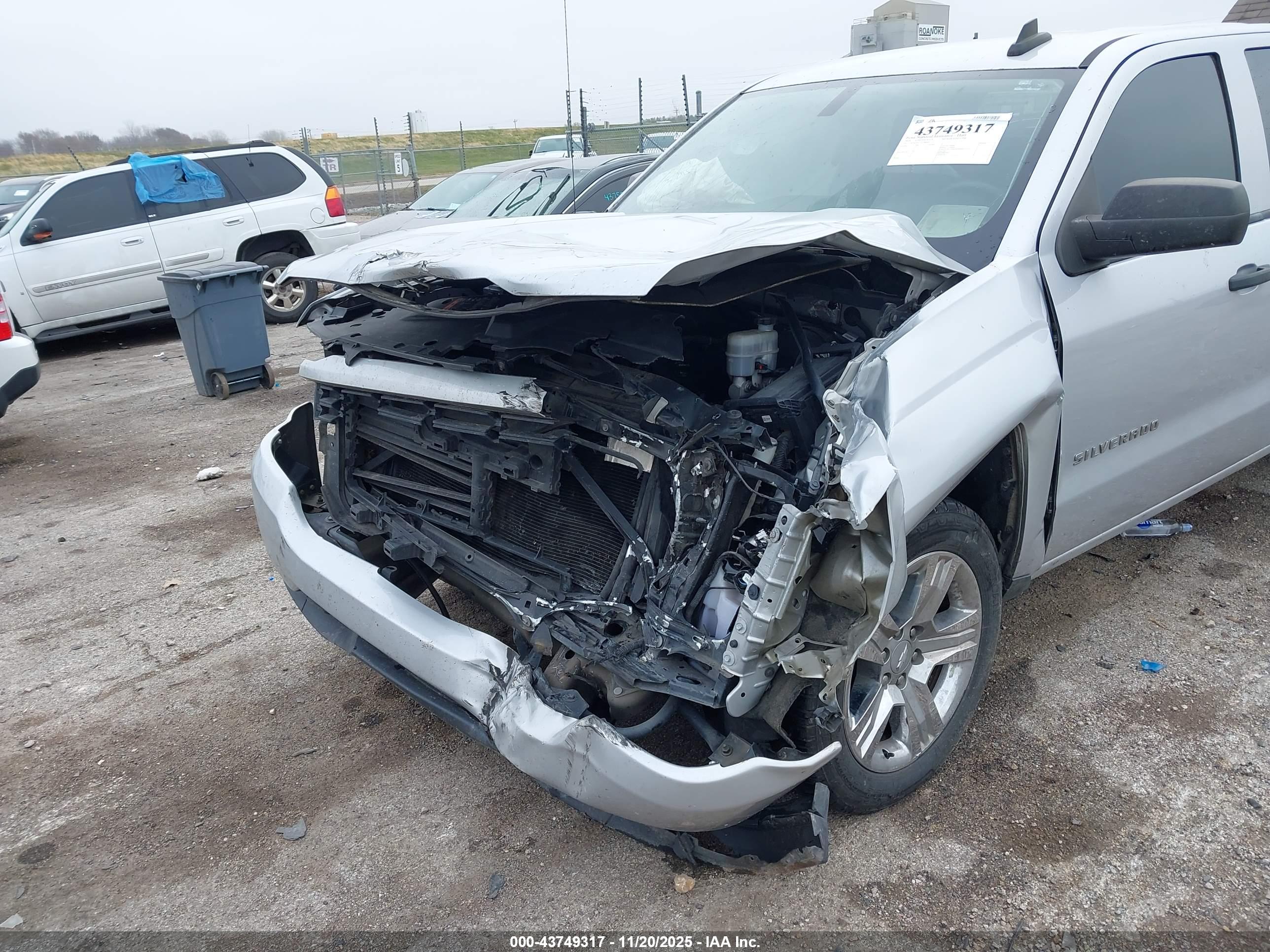 CHEVROLET SILVERADO image 6