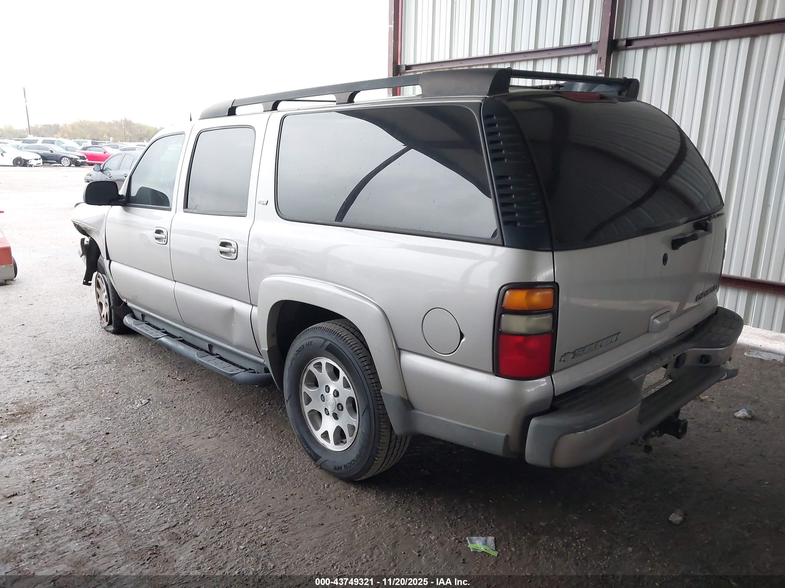 CHEVROLET SUBURBAN image 3