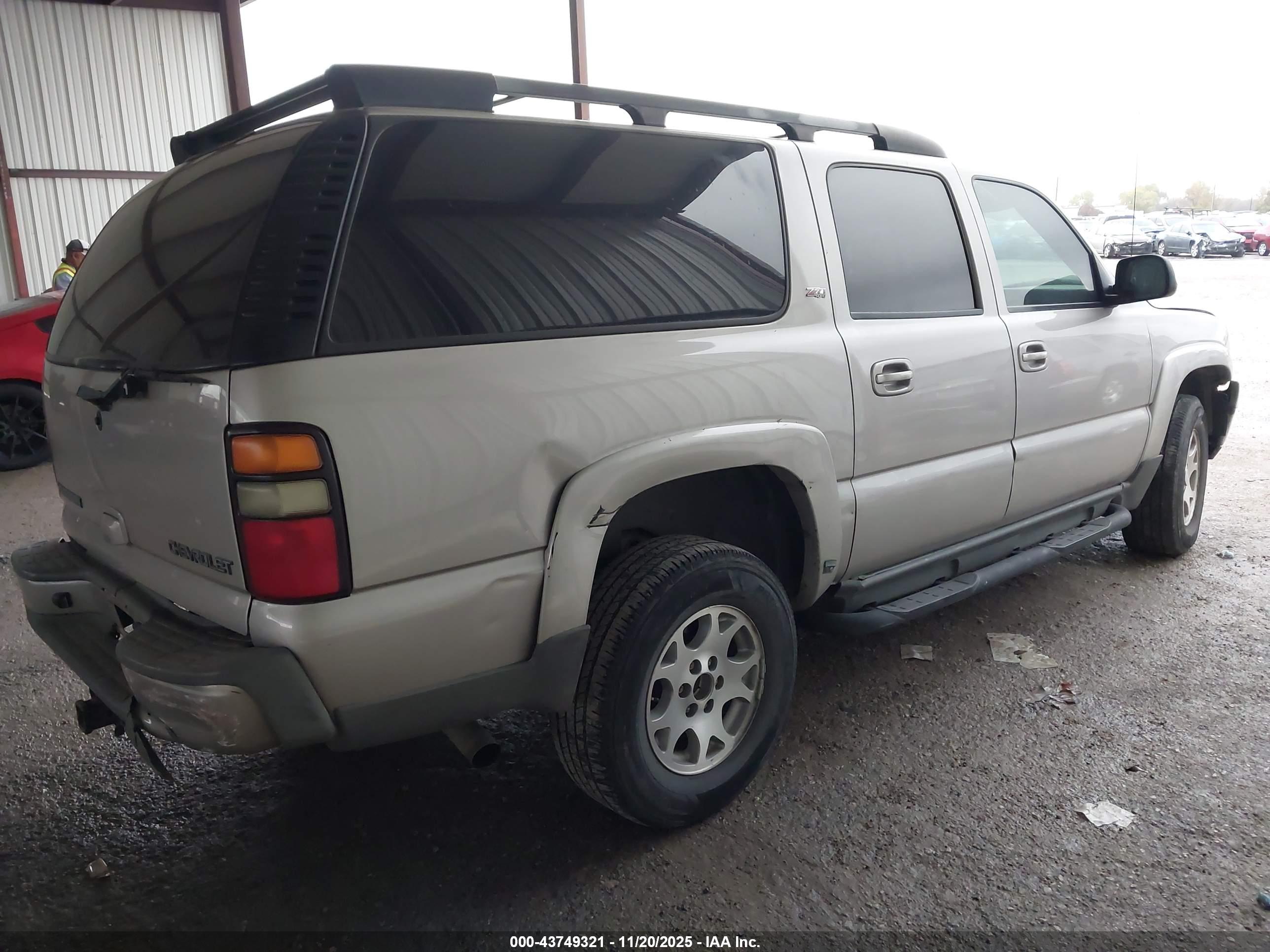 CHEVROLET SUBURBAN image 4