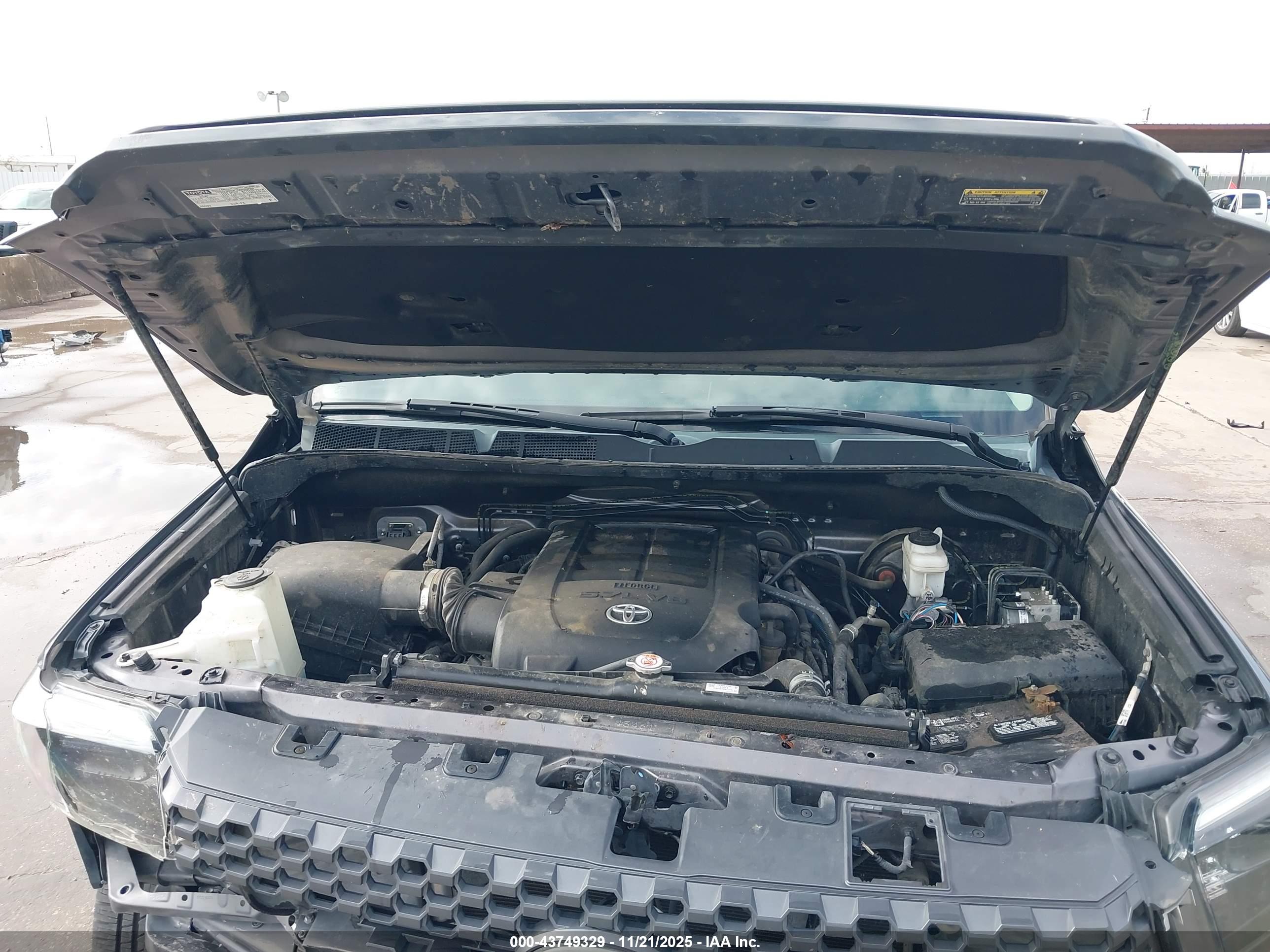 TOYOTA TUNDRA image 10