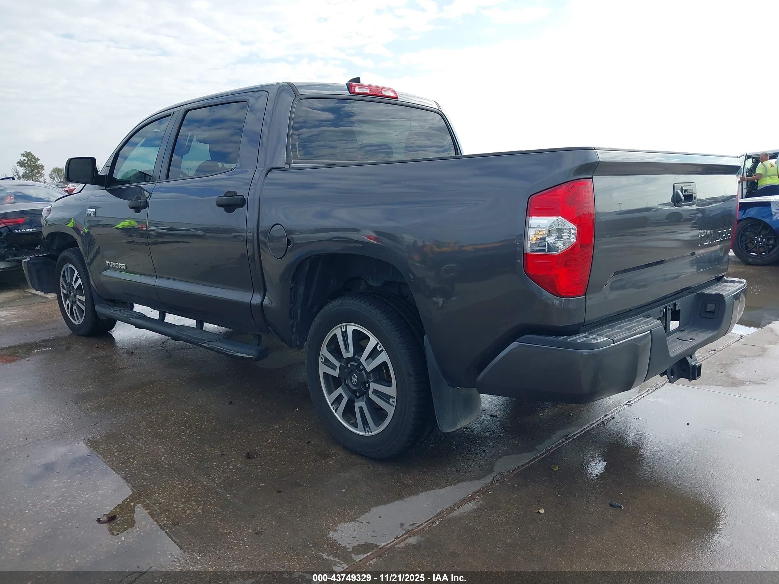 TOYOTA TUNDRA image 3