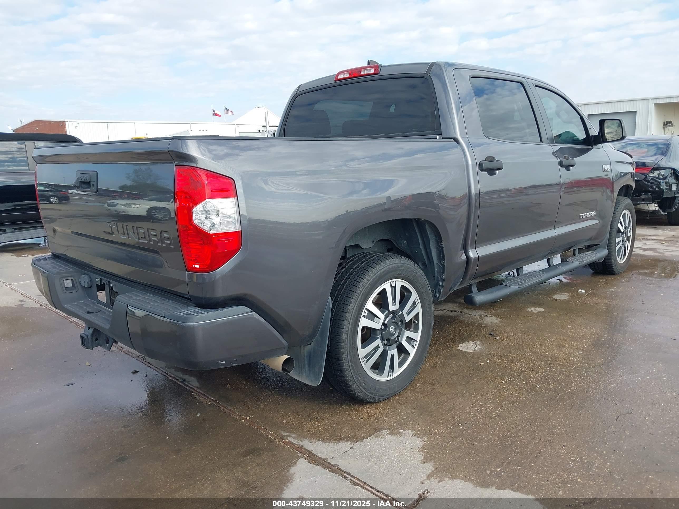 TOYOTA TUNDRA image 4