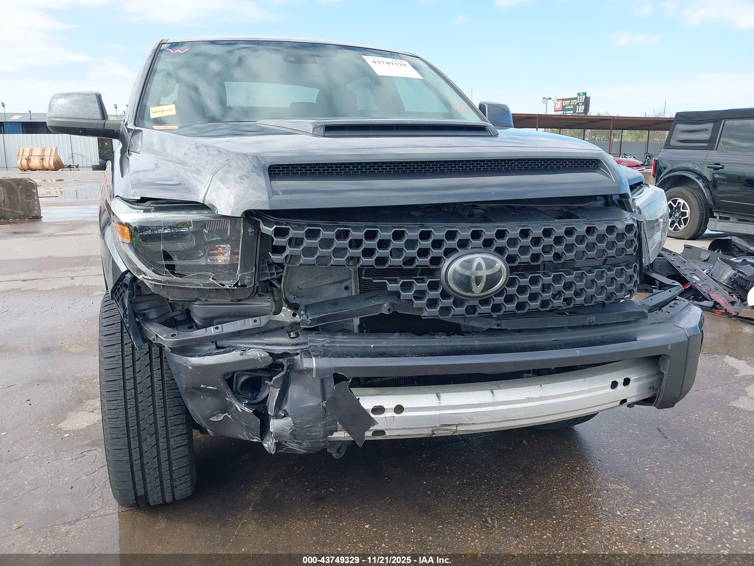 TOYOTA TUNDRA image 6