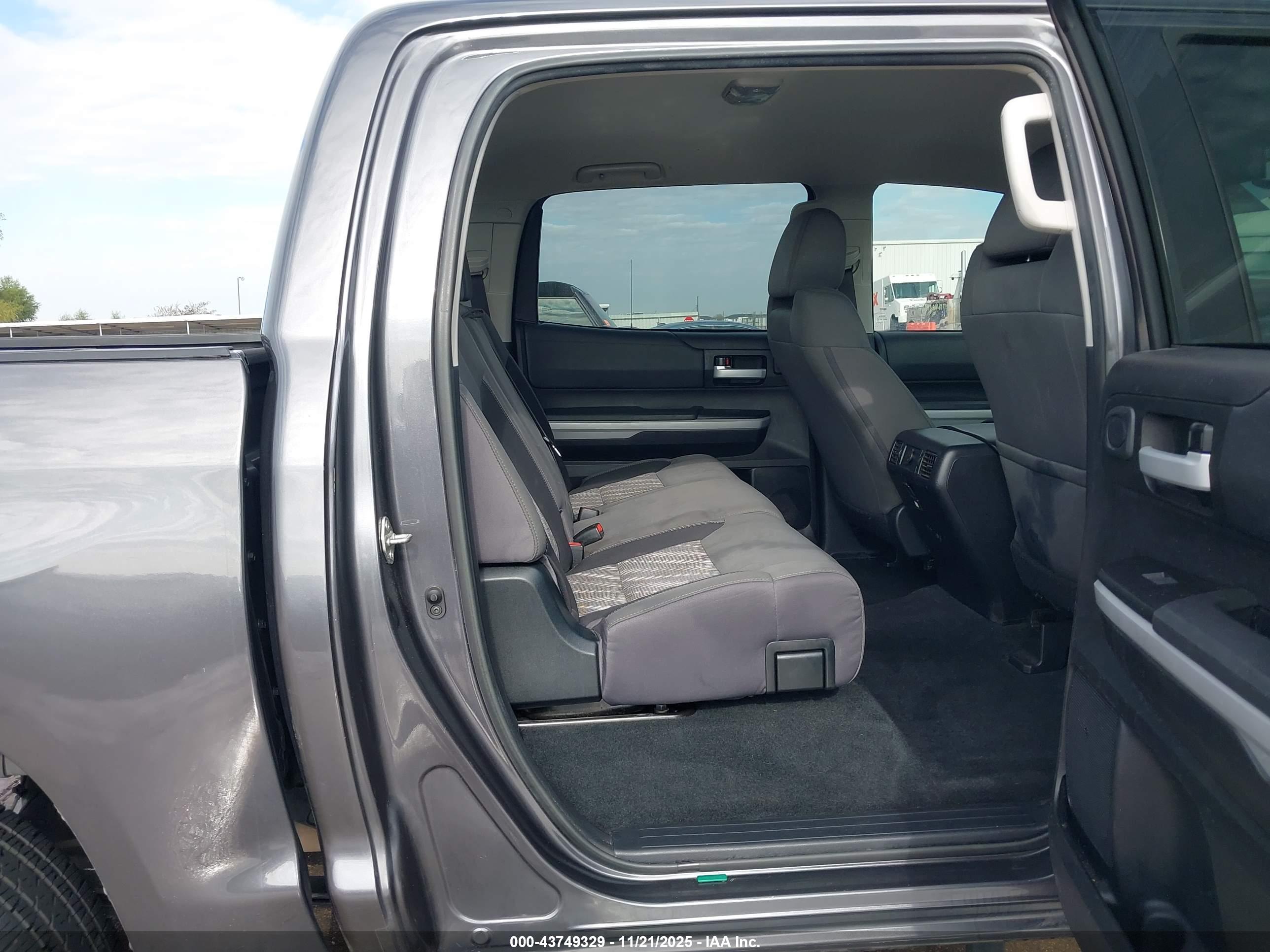 TOYOTA TUNDRA image 8