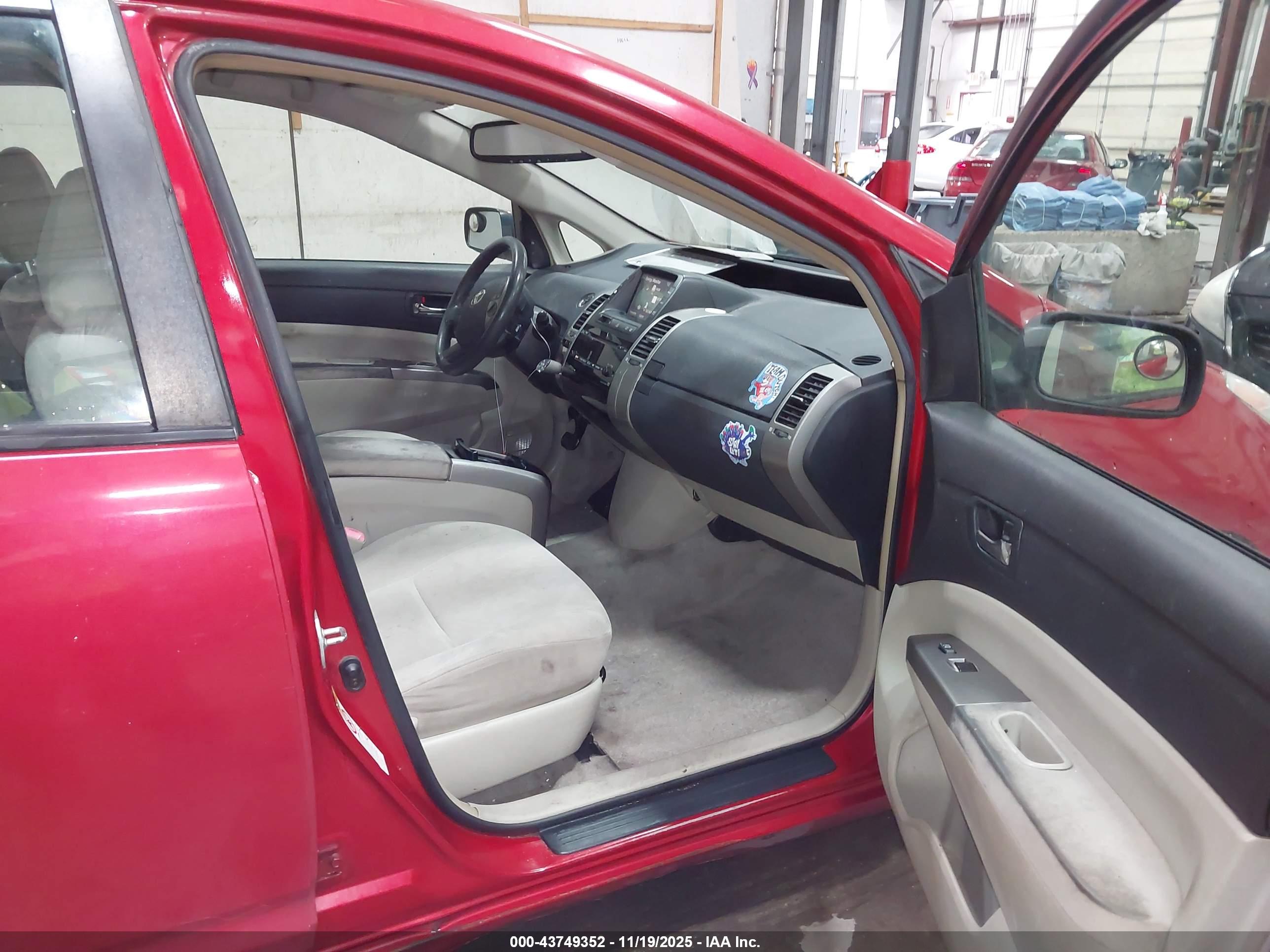 TOYOTA PRIUS image 5