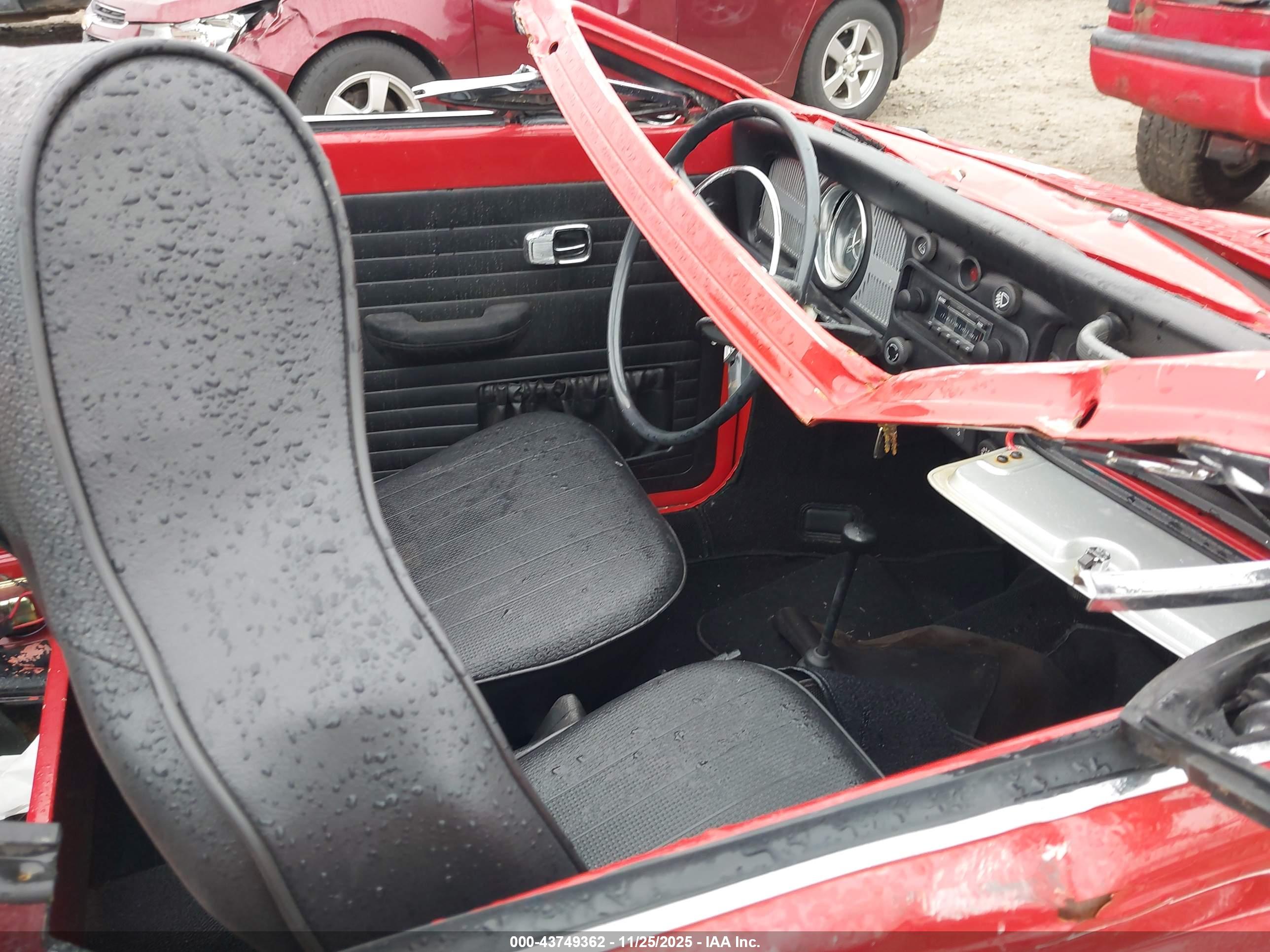 VOLKSWAGEN BEETLE image 5