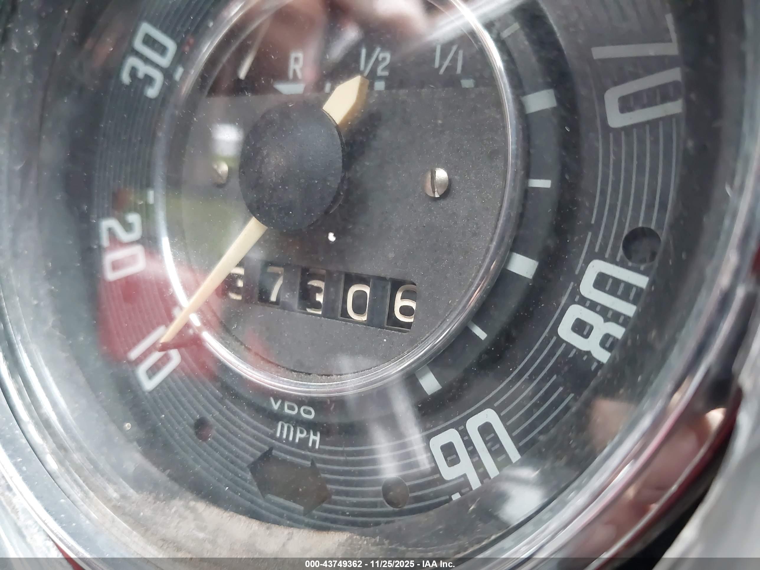 VOLKSWAGEN BEETLE image 7