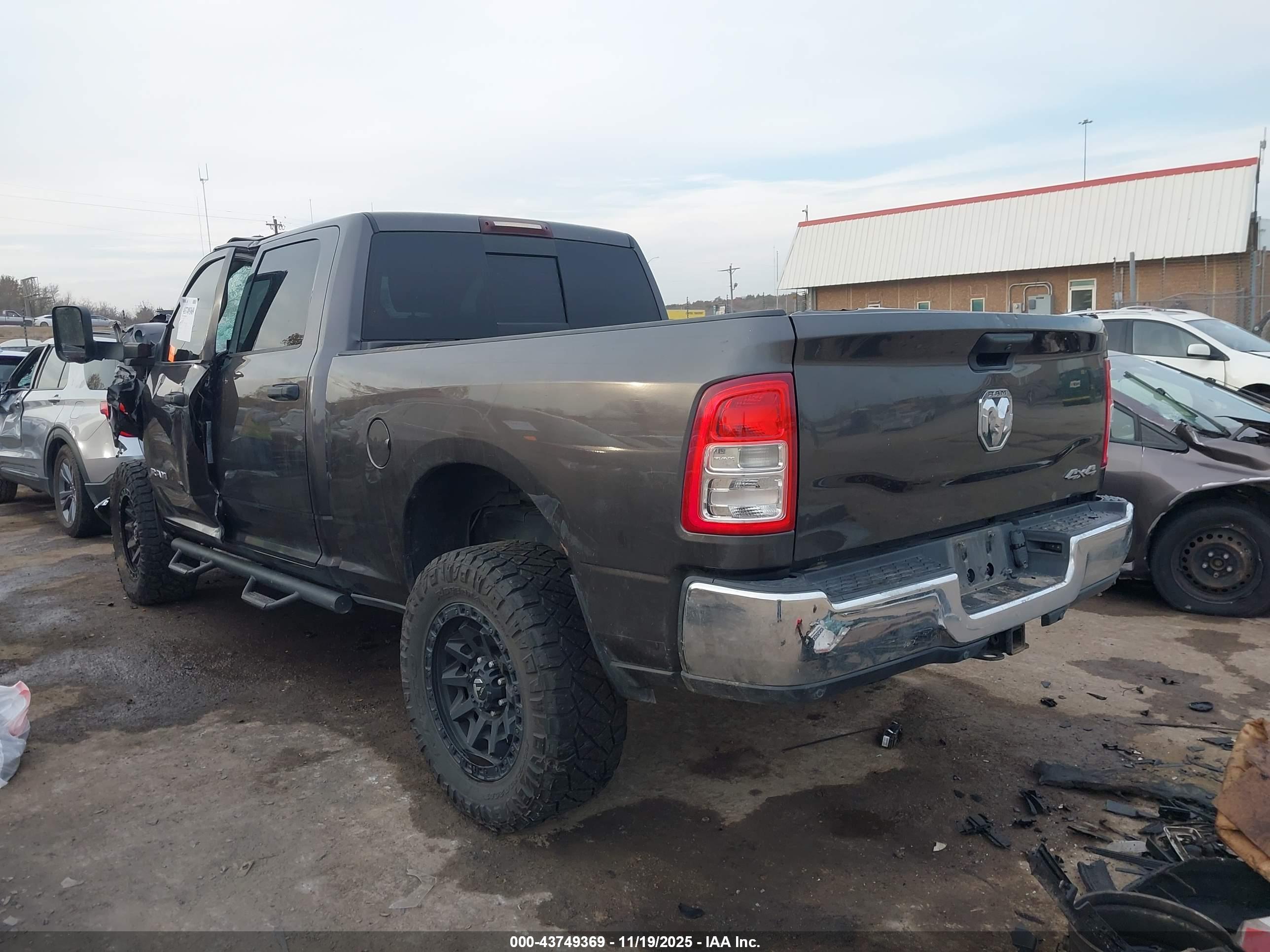 RAM 2500 image 3
