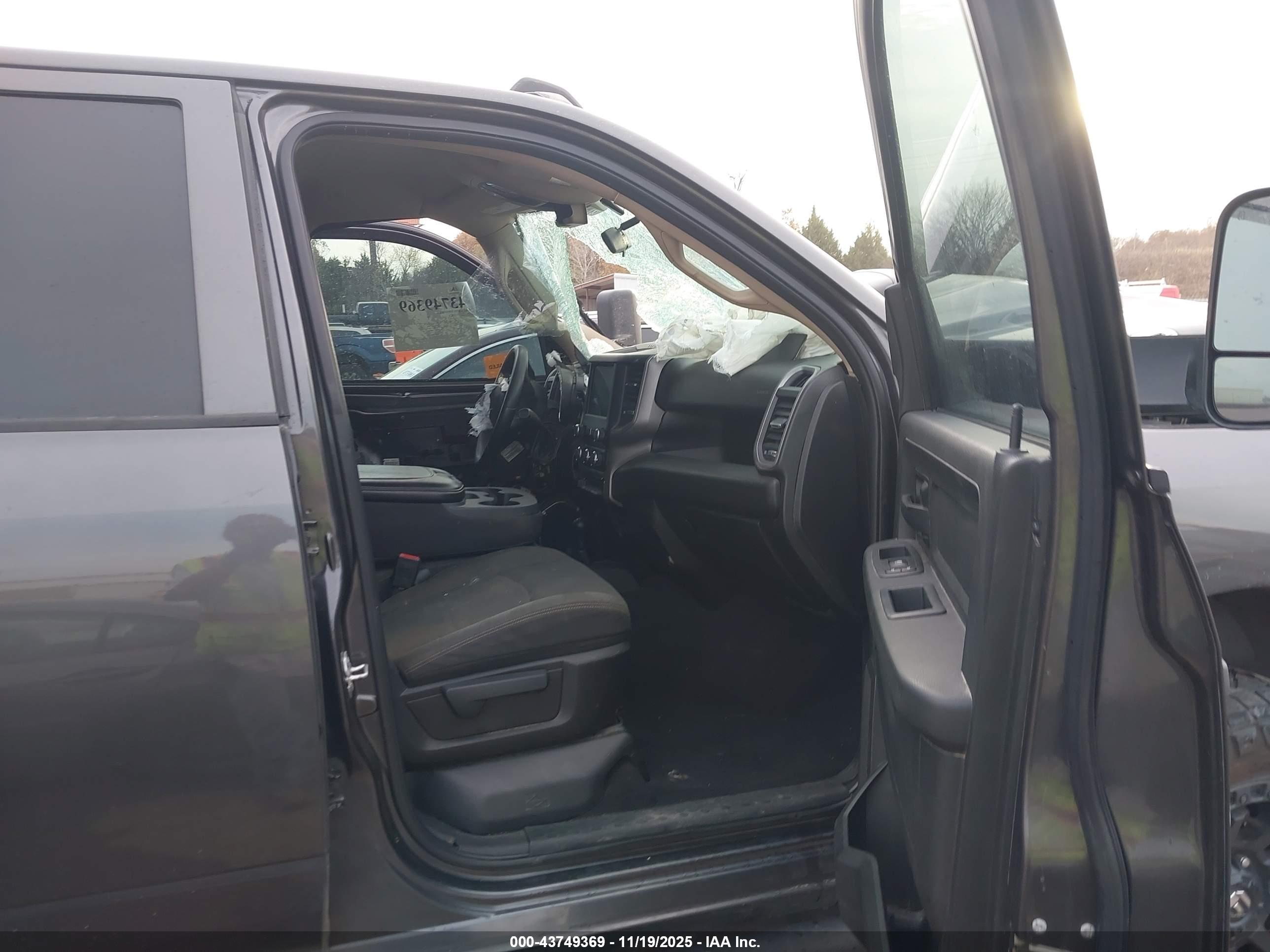 RAM 2500 image 5