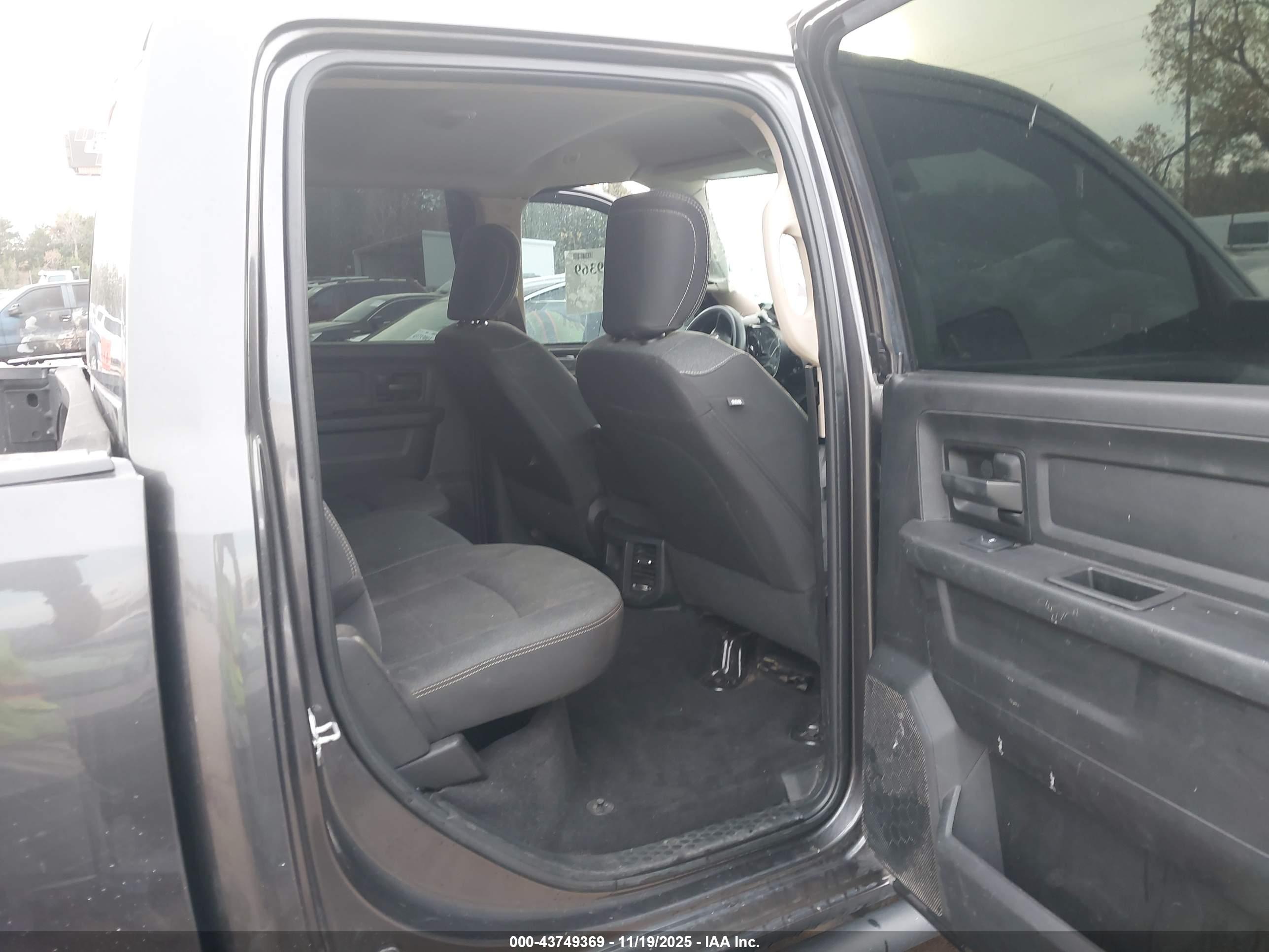 RAM 2500 image 8