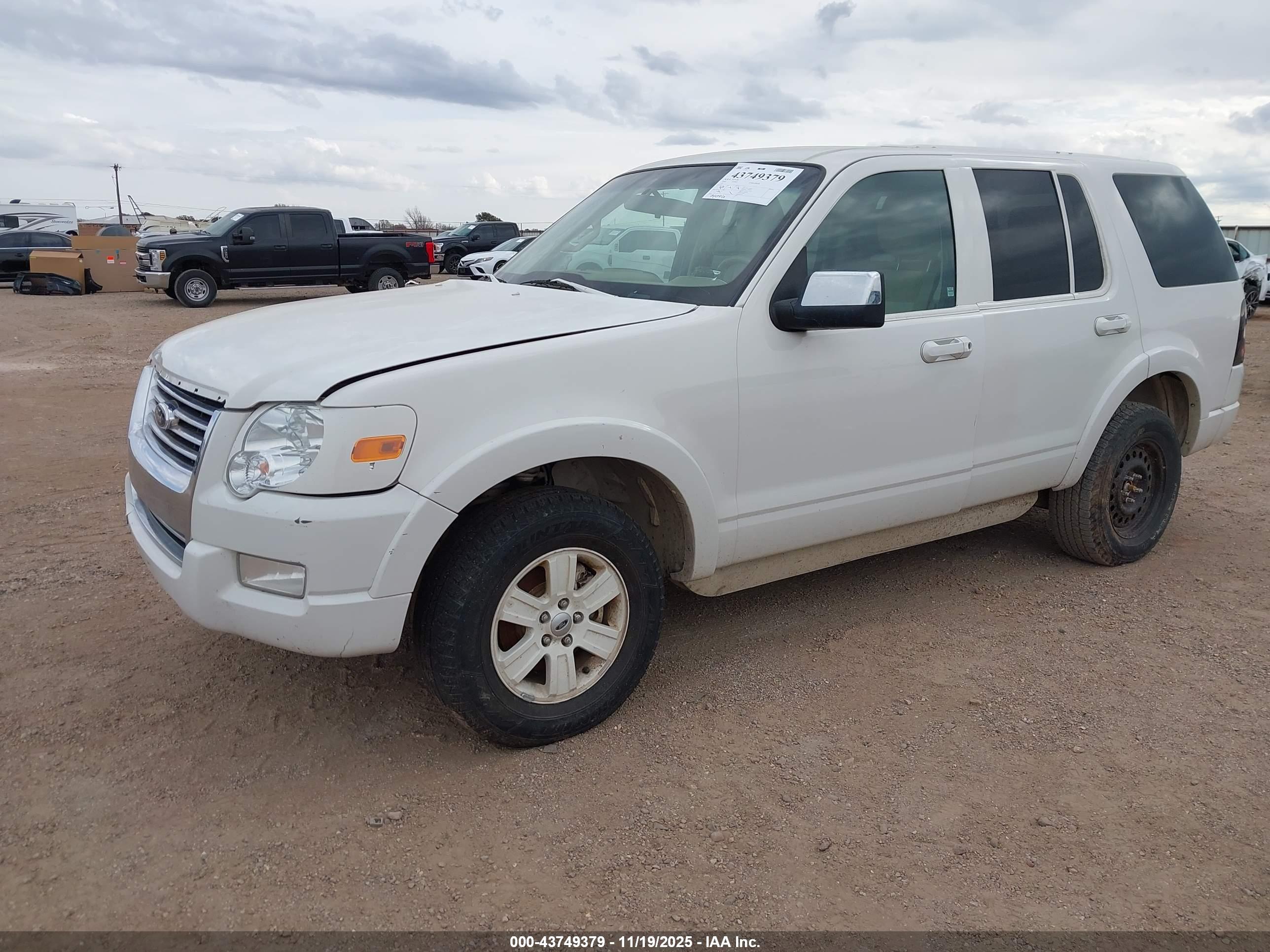 FORD EXPLORER image 2
