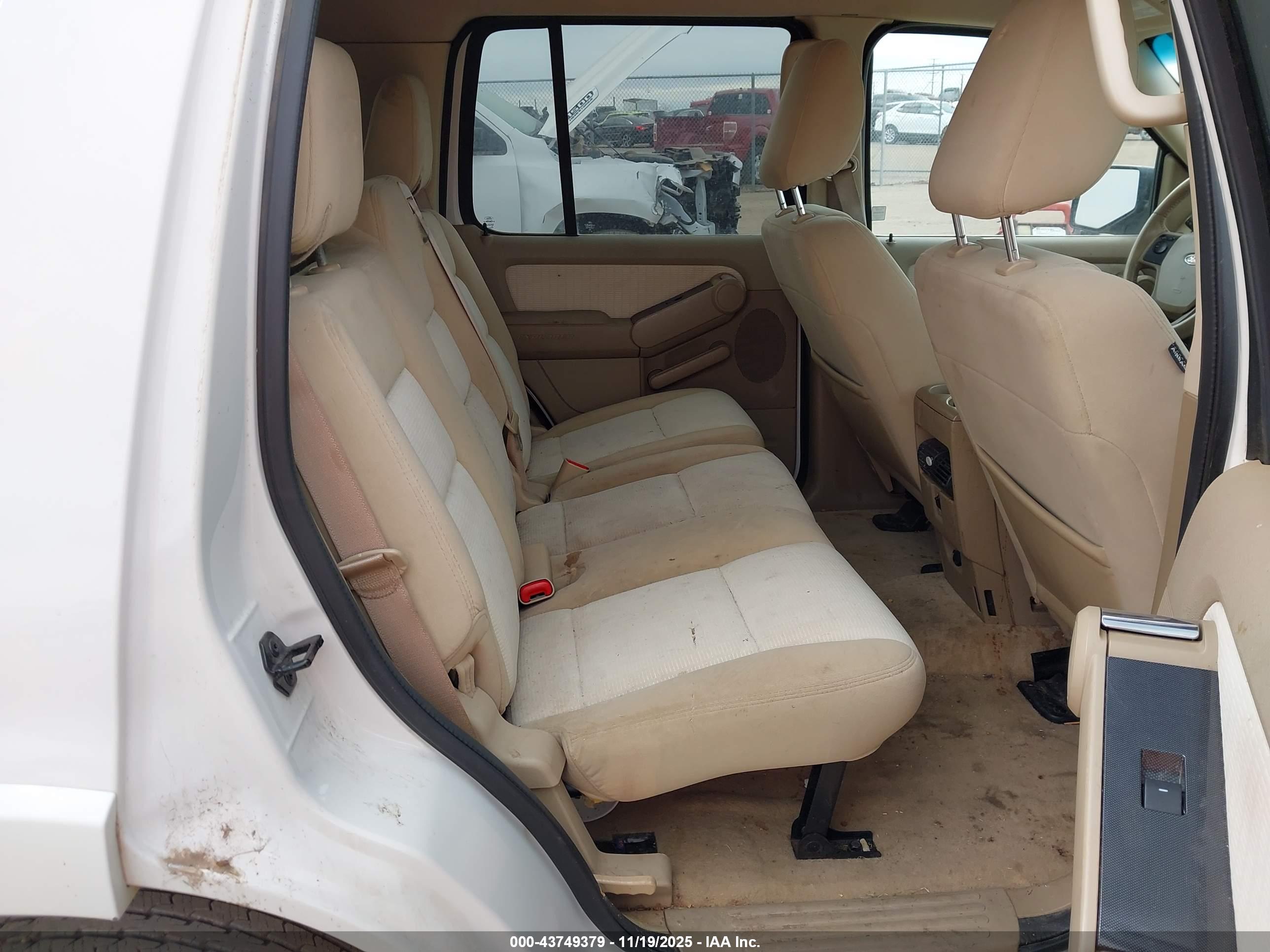 FORD EXPLORER image 8