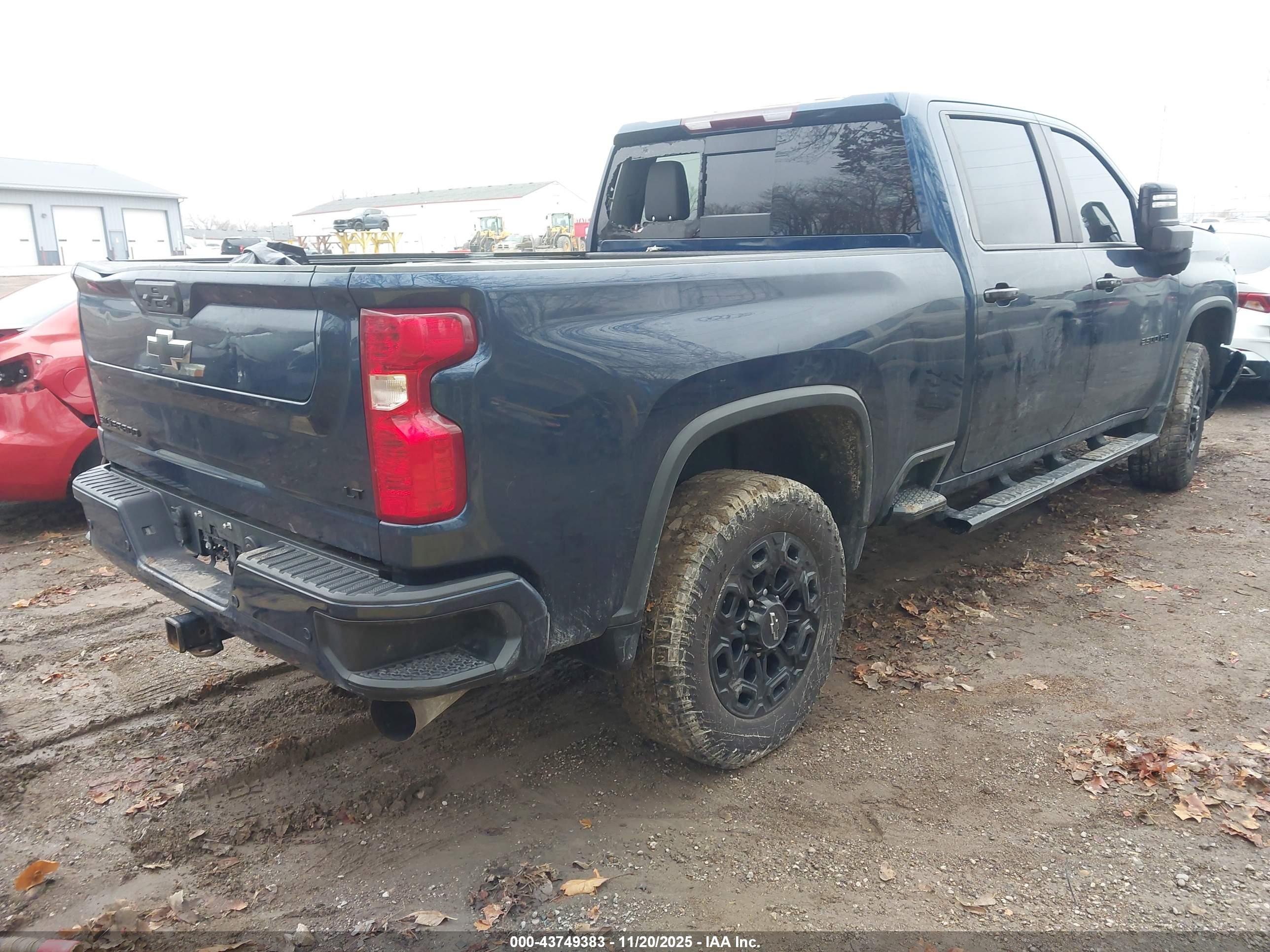 CHEVROLET SILVERADO image 4