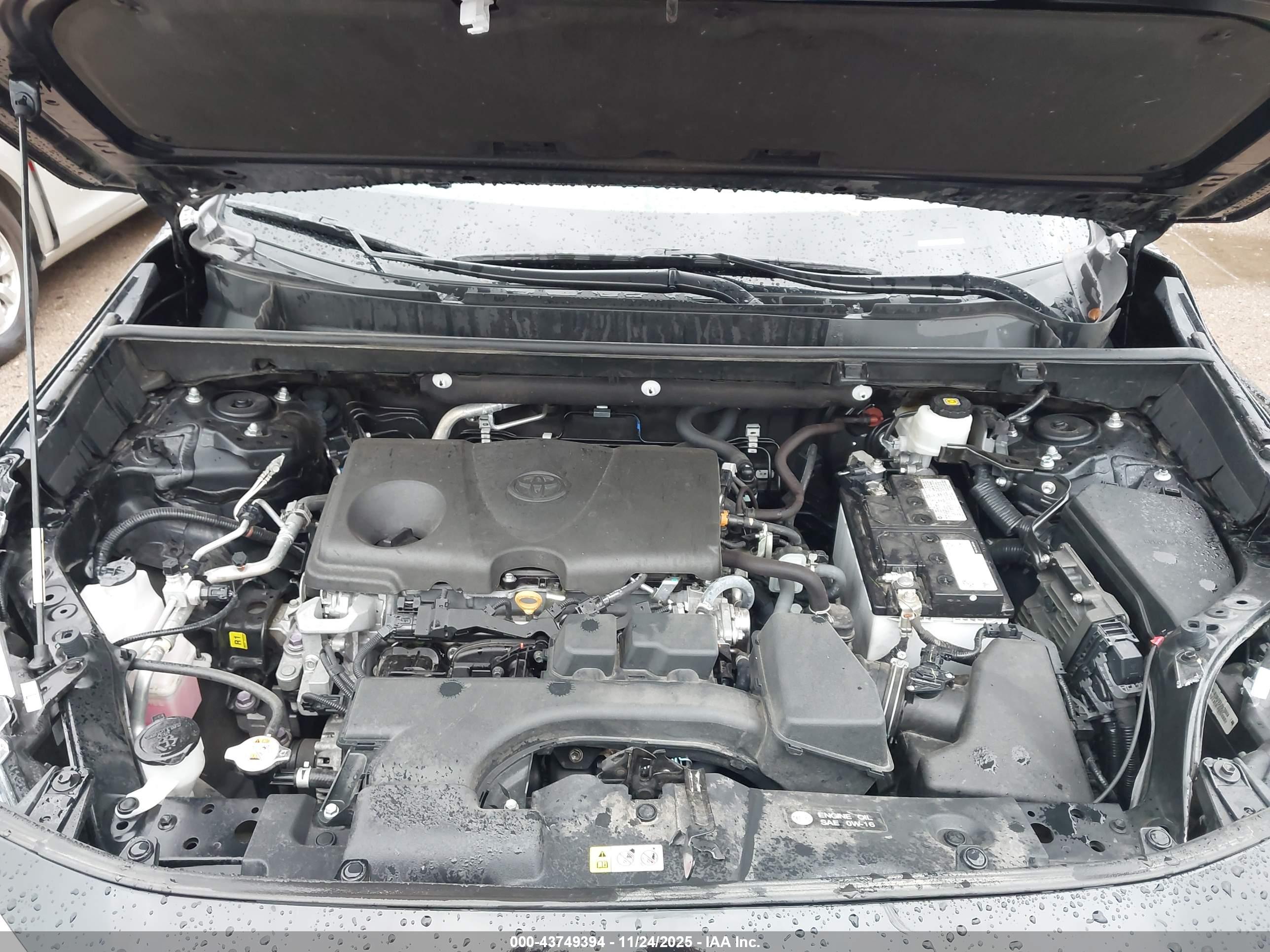 TOYOTA RAV4 image 10