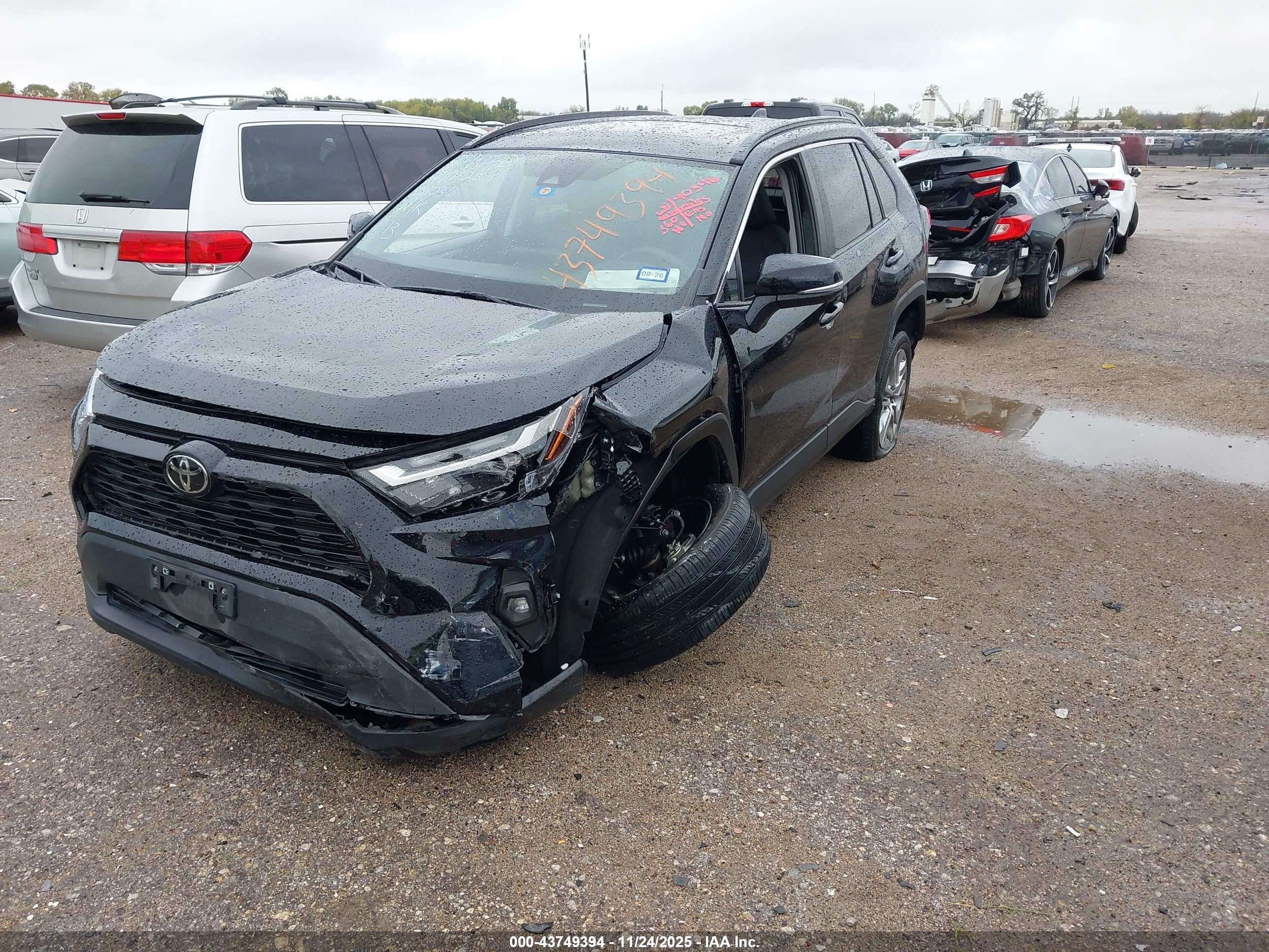 TOYOTA RAV4 image 2