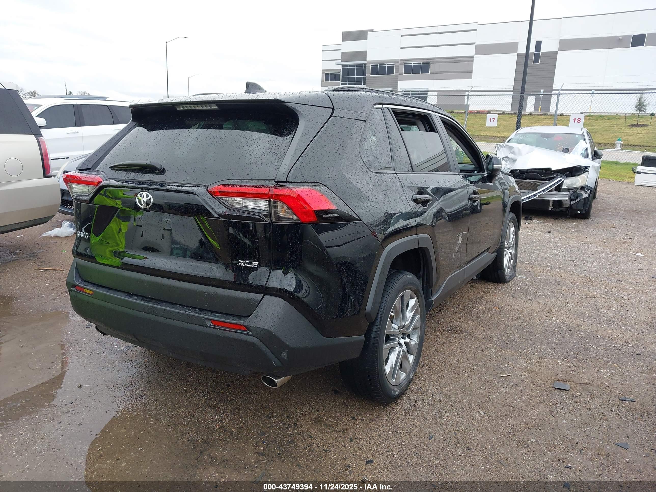 TOYOTA RAV4 image 4