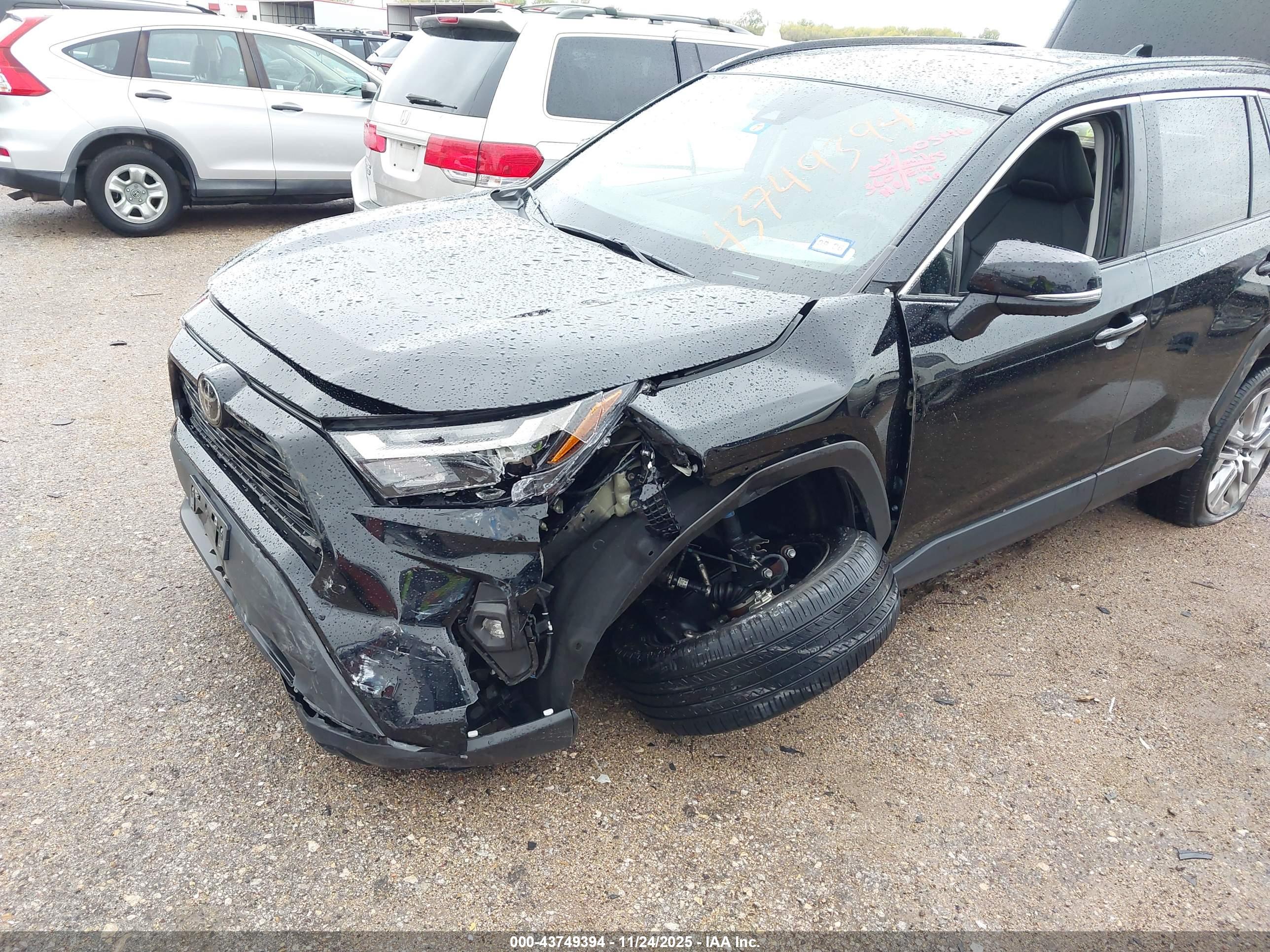 TOYOTA RAV4 image 6