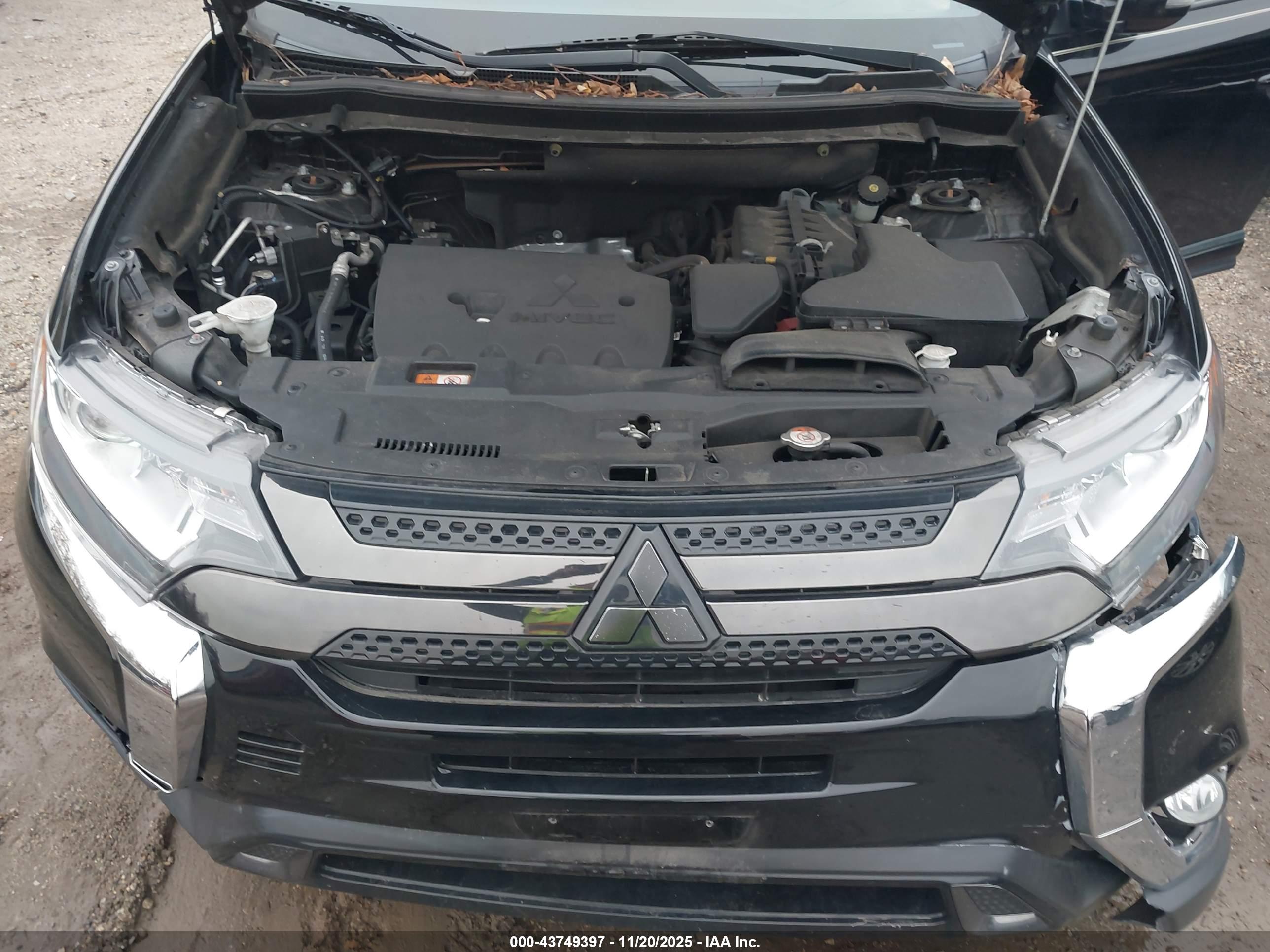 MITSUBISHI OUTLANDER image 10
