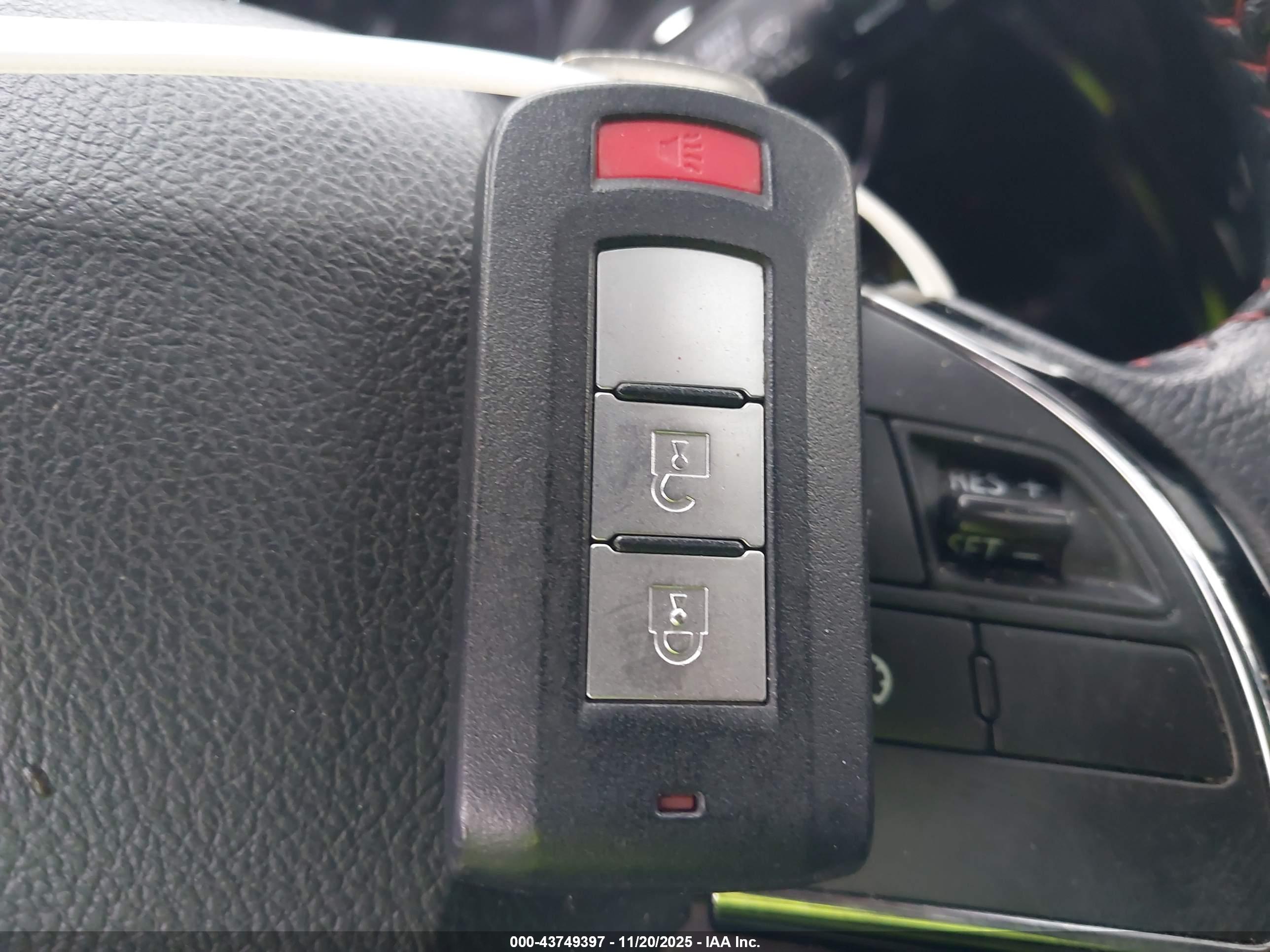 MITSUBISHI OUTLANDER image 11