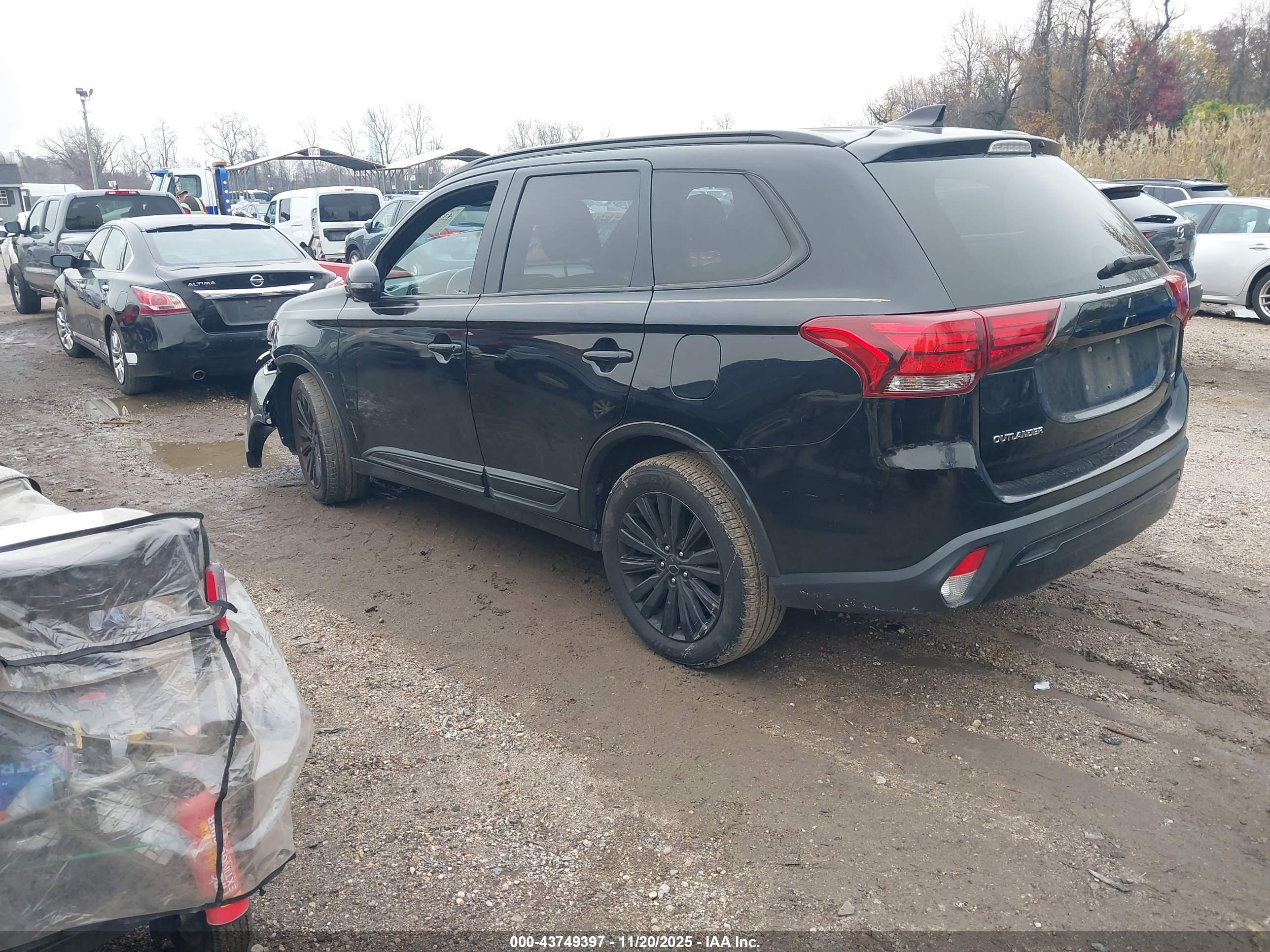 MITSUBISHI OUTLANDER image 3