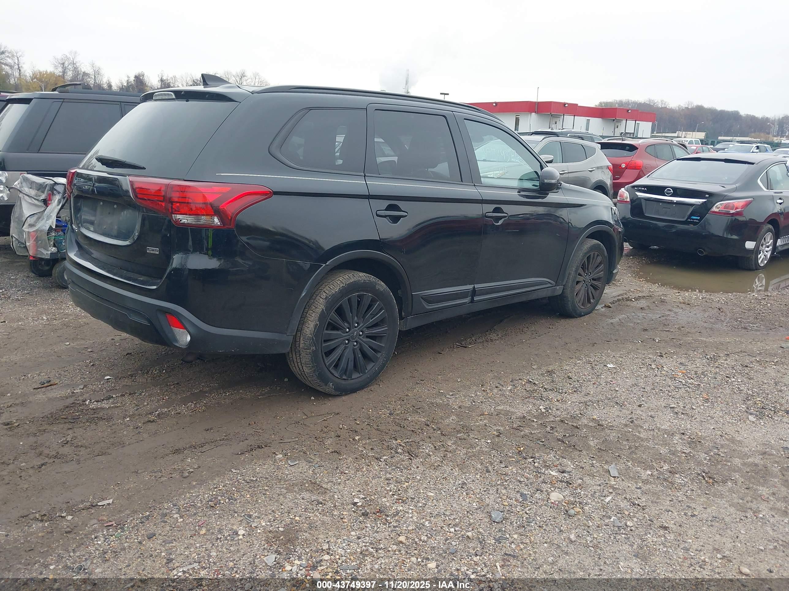 MITSUBISHI OUTLANDER image 4