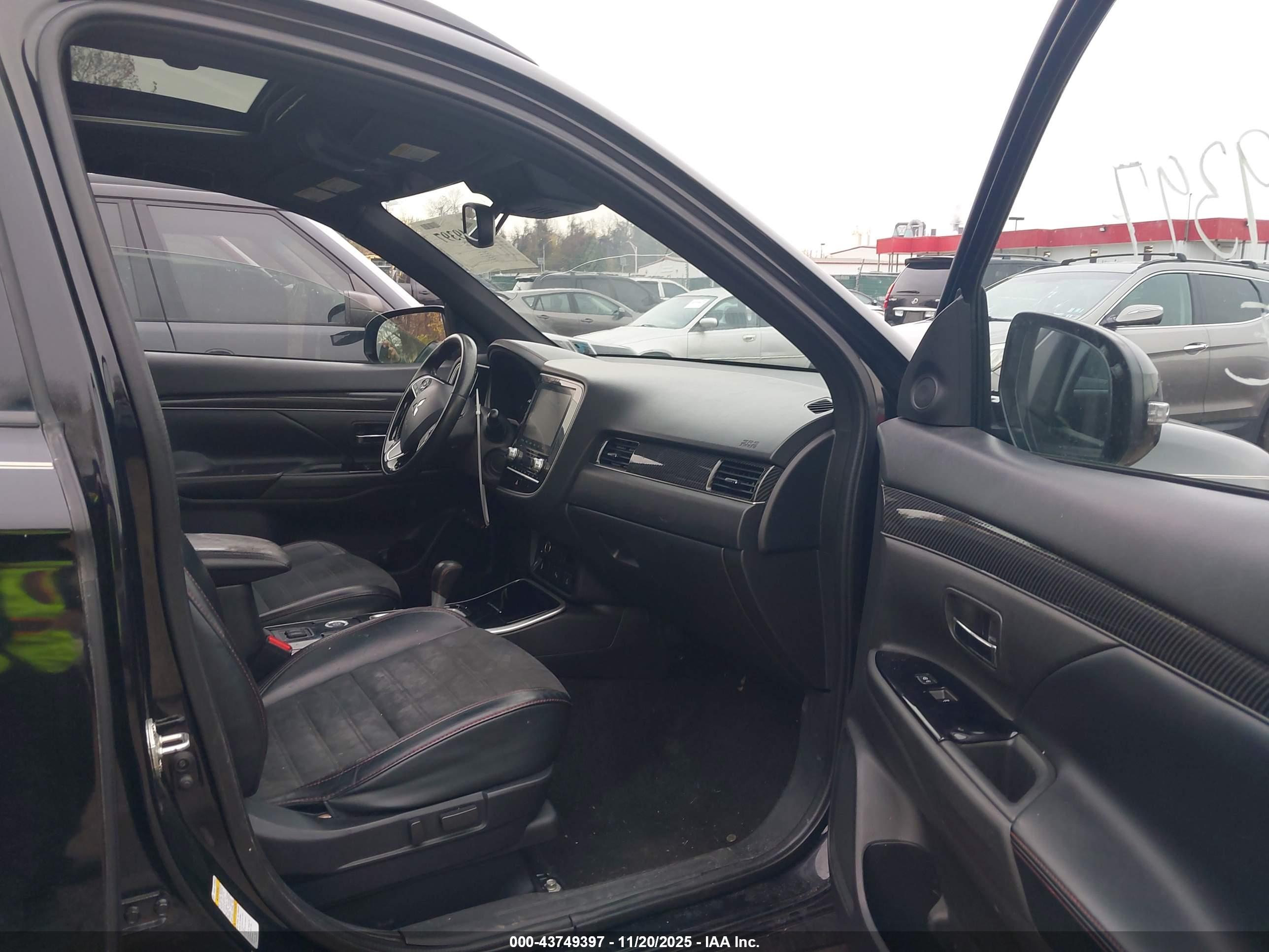 MITSUBISHI OUTLANDER image 5