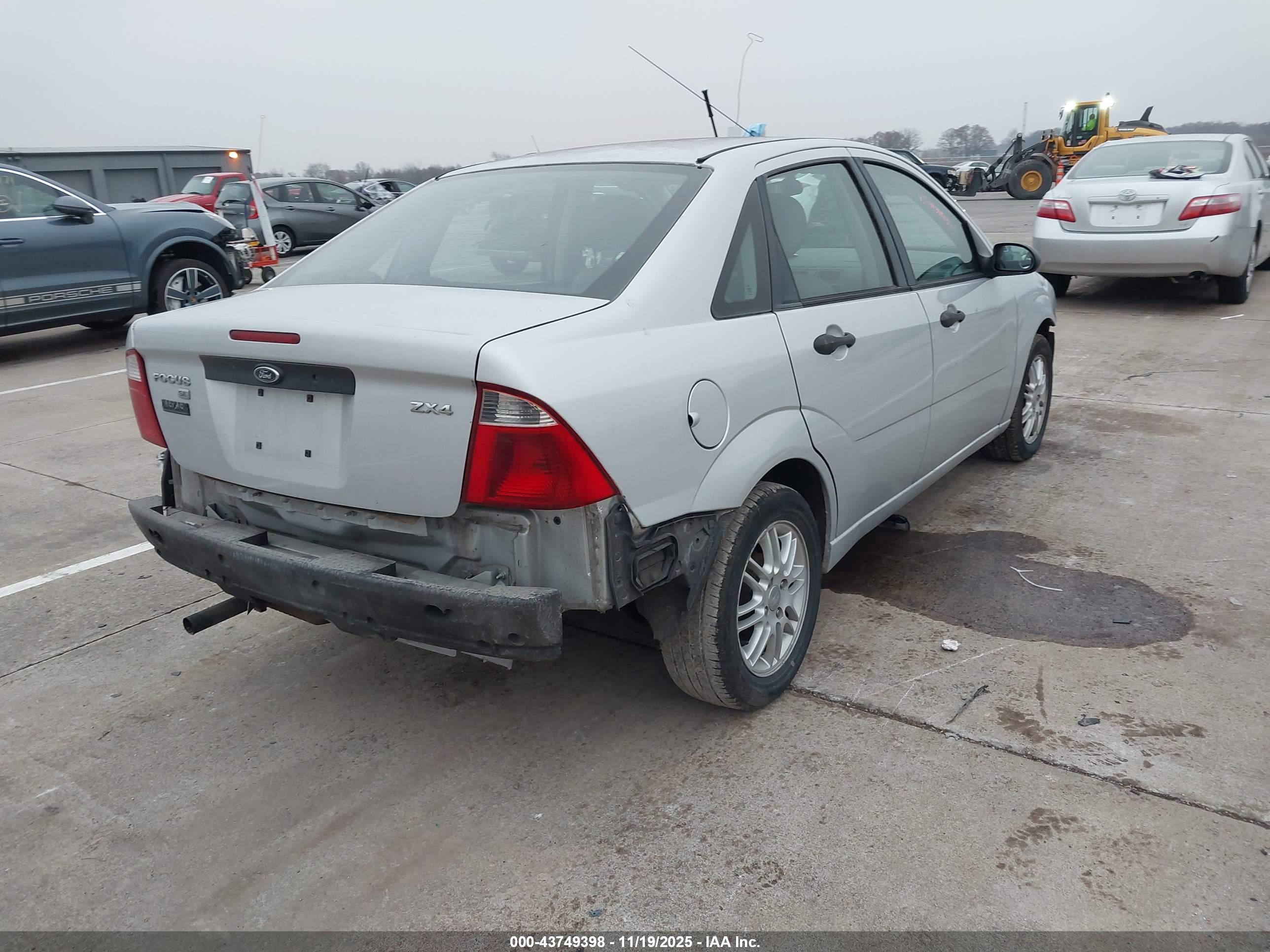 FORD FOCUS image 4