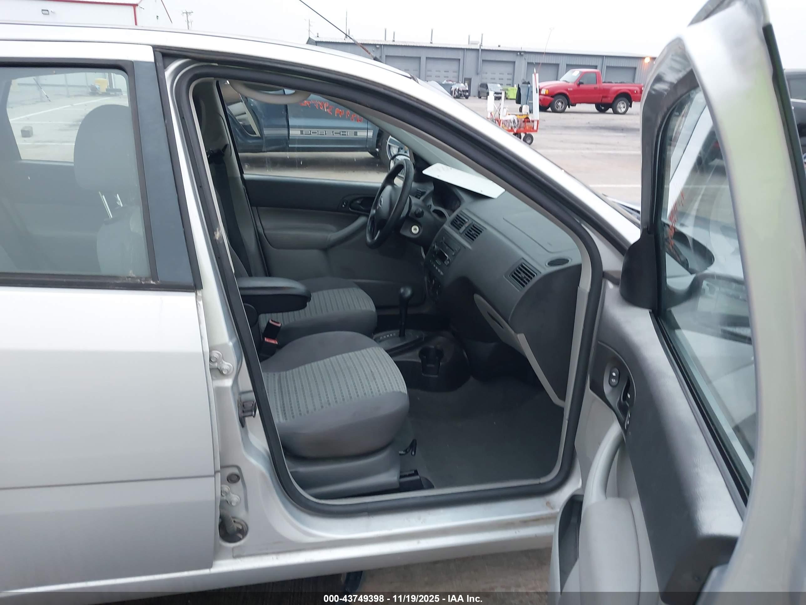 FORD FOCUS image 5