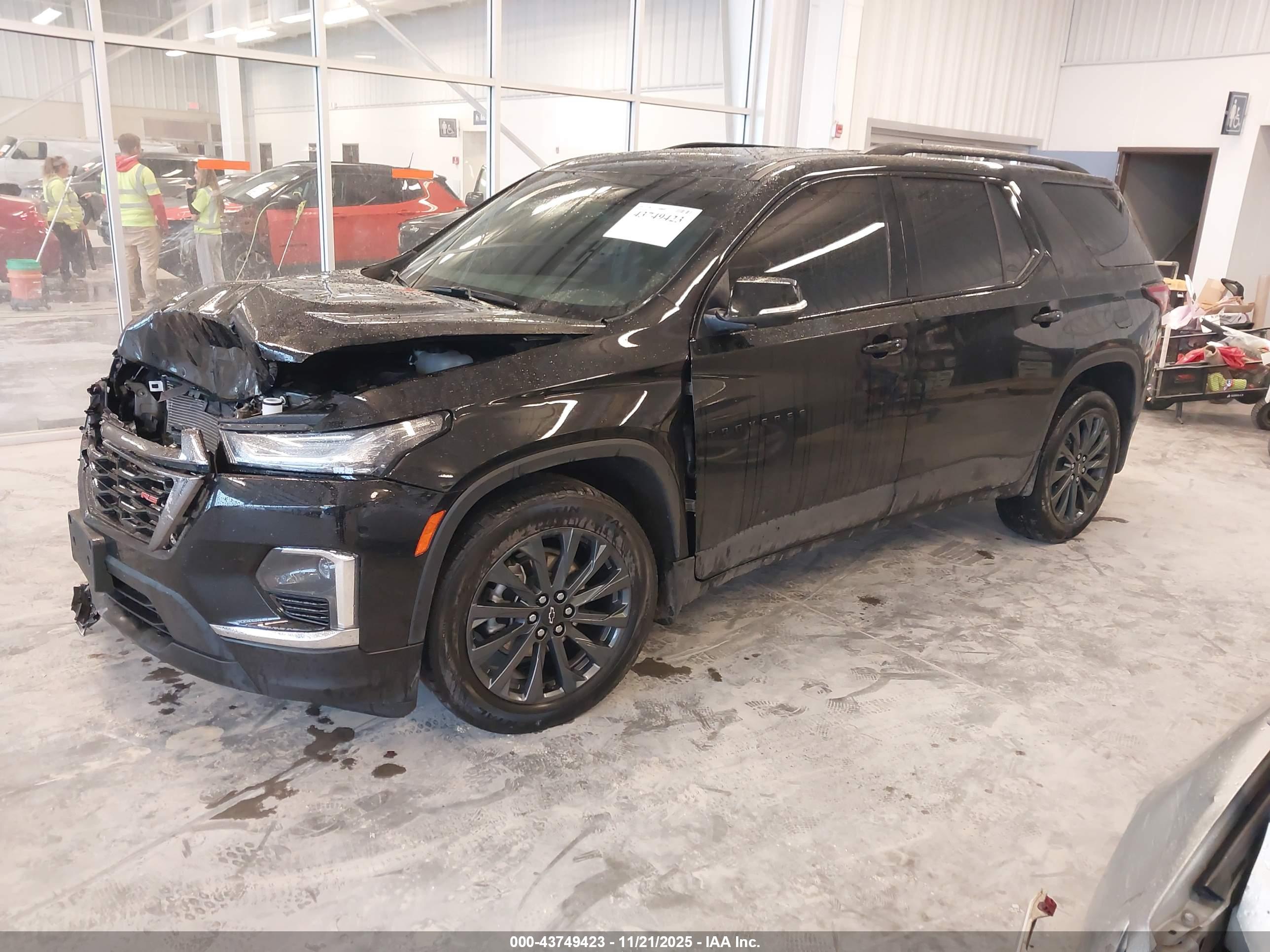 CHEVROLET TRAVERSE image 2