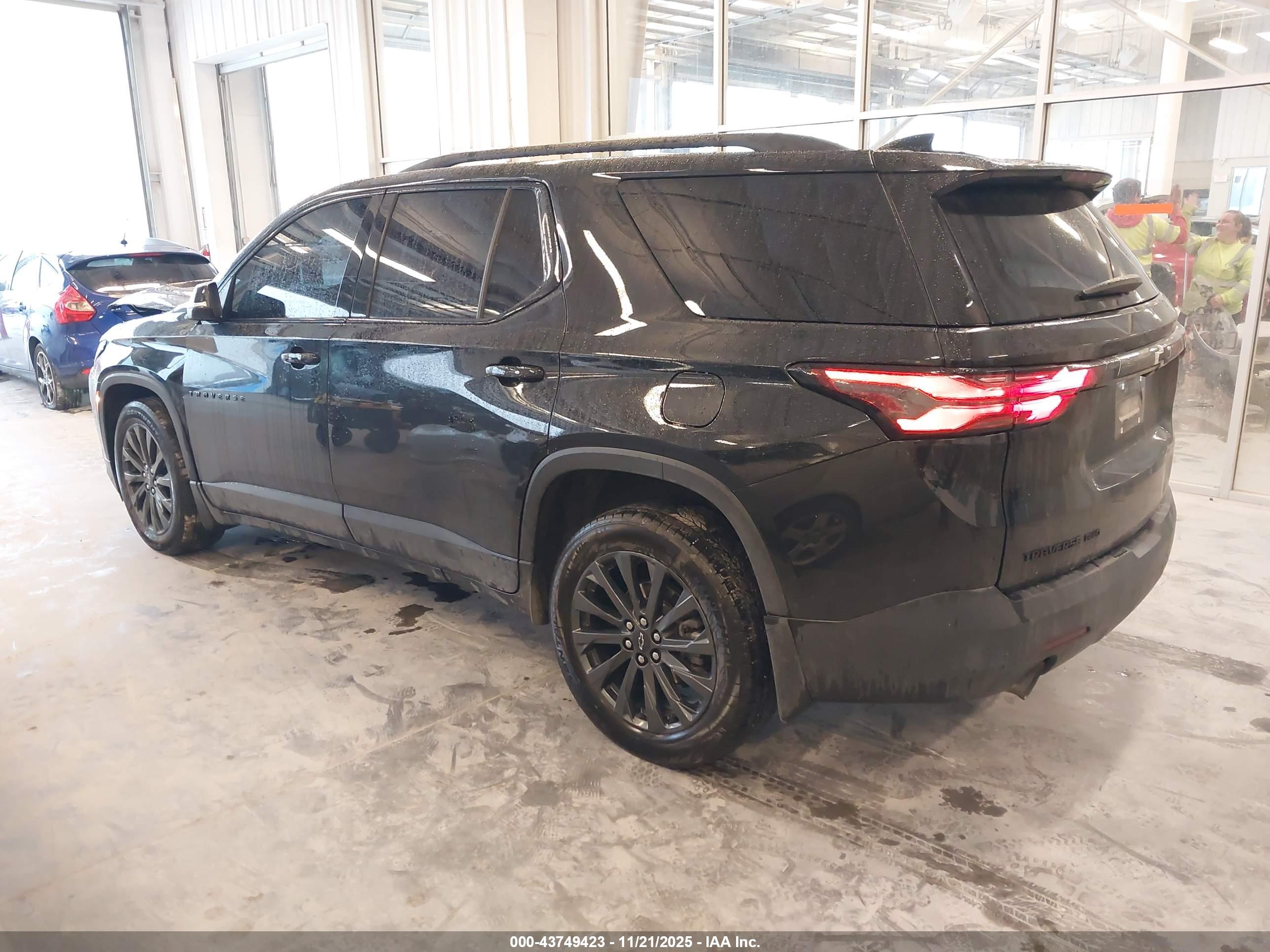 CHEVROLET TRAVERSE image 3