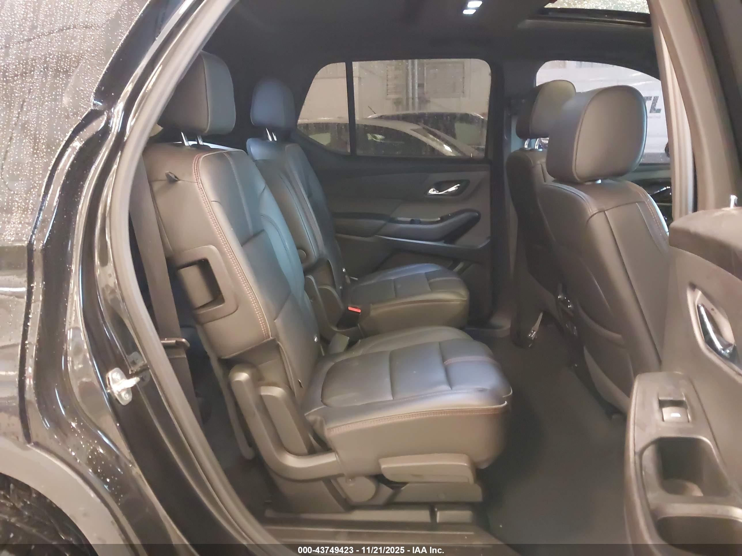CHEVROLET TRAVERSE image 8