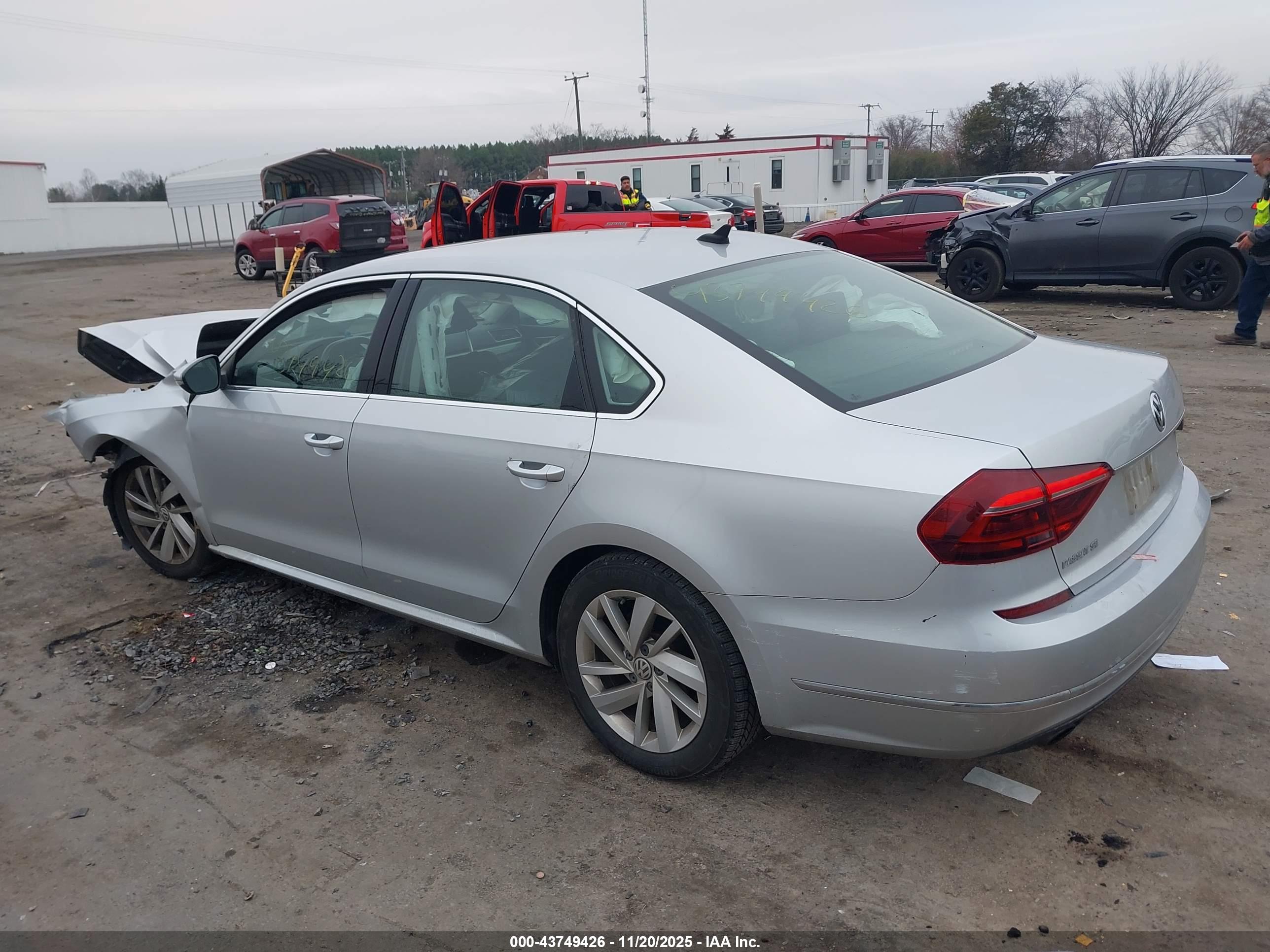 VOLKSWAGEN PASSAT image 3